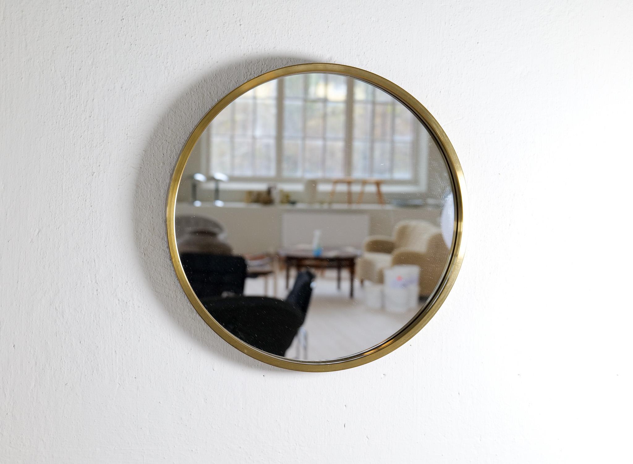 Midcentury Modern Rounded Brass Mirror by Glasmäster in Markaryd, Sweden, 1960s For Sale 9