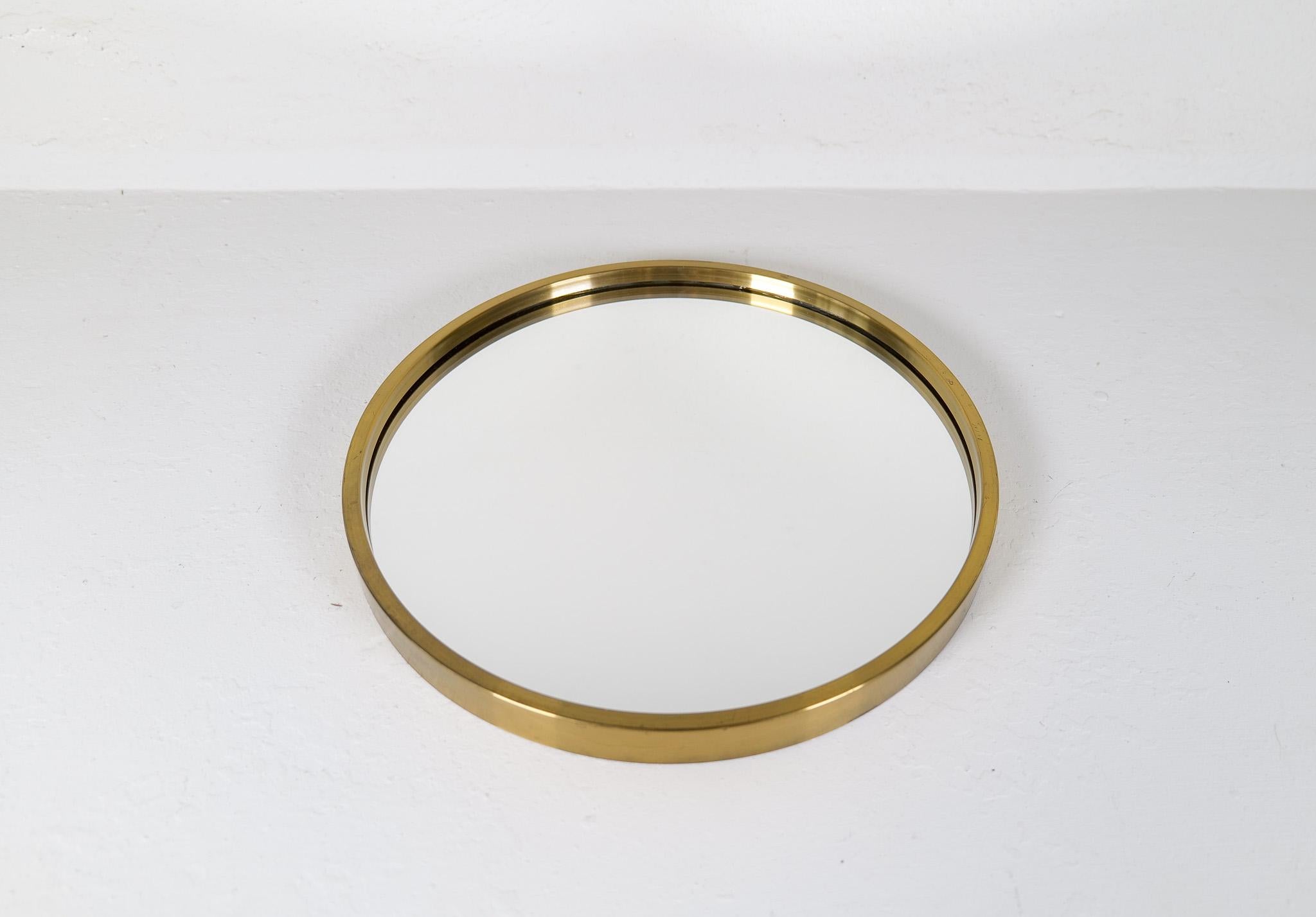 Midcentury Modern Rounded Brass Mirror by Glasmäster in Markaryd, Sweden, 1960s For Sale 1