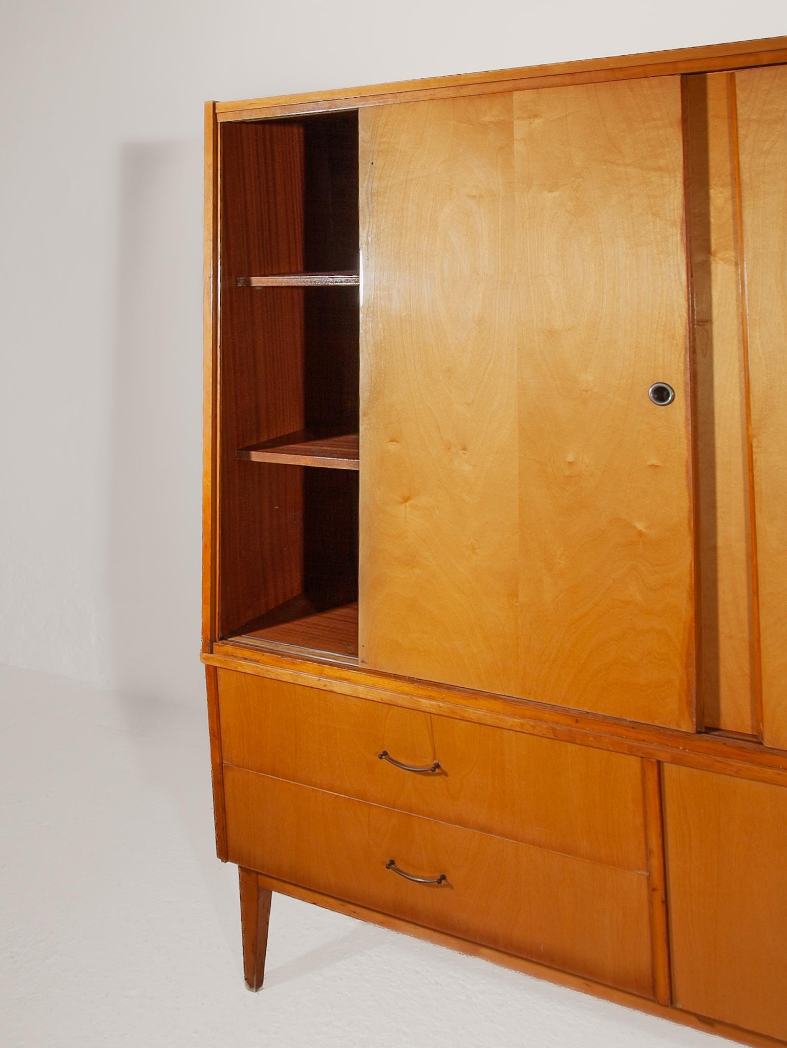 Credenza alta a quattro ante in legno satinato, 1950 in vendita 6