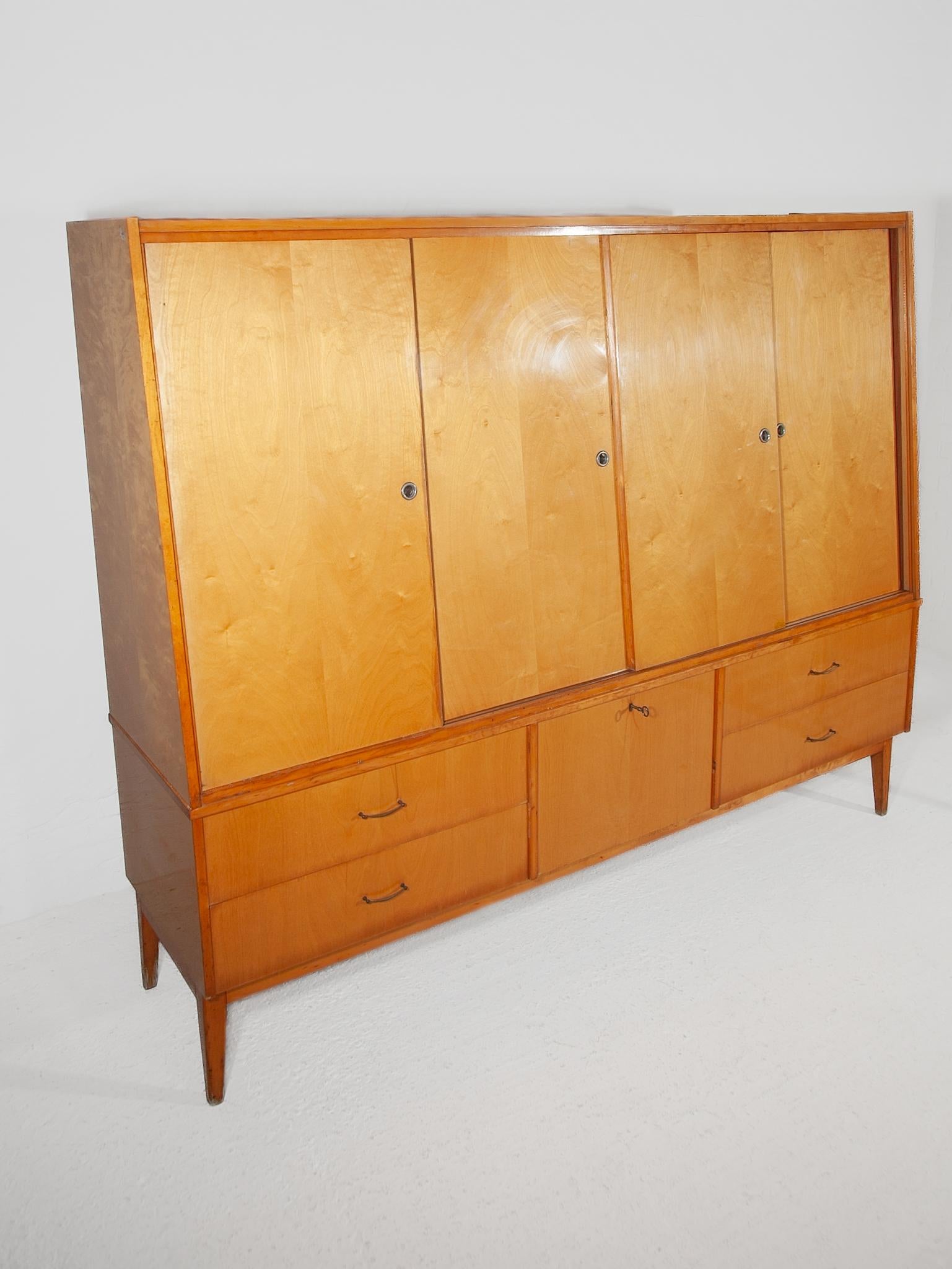 Mid-Century moderno Credenza alta a quattro ante in legno satinato, 1950 in vendita