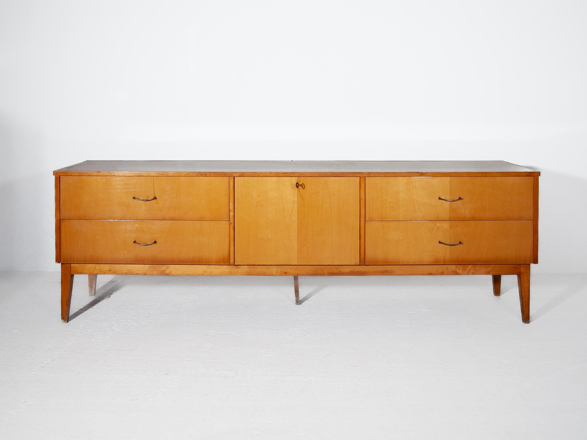 Fatto a mano Credenza alta a quattro ante in legno satinato, 1950 in vendita