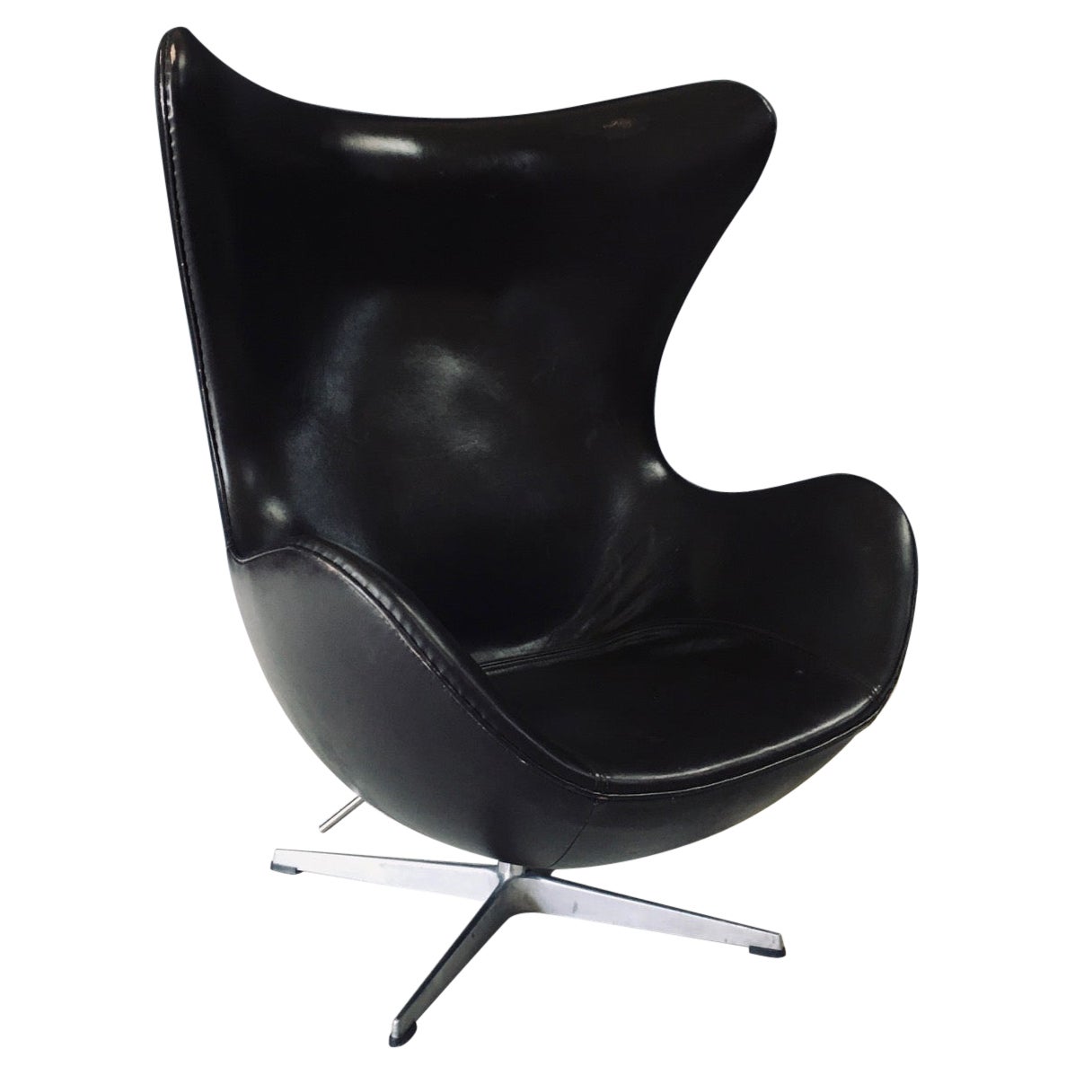 Midcentury Modern Scandinavian Design Leather Egg Chair by Arne Jacobsen