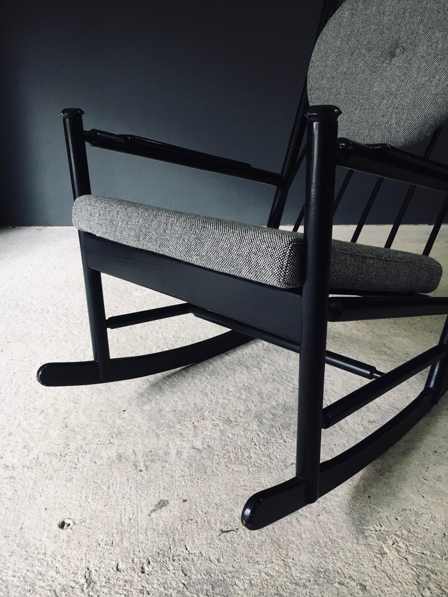 The Modern Scandinavian Design Rocking Chair, Suède 1960's en vente 4