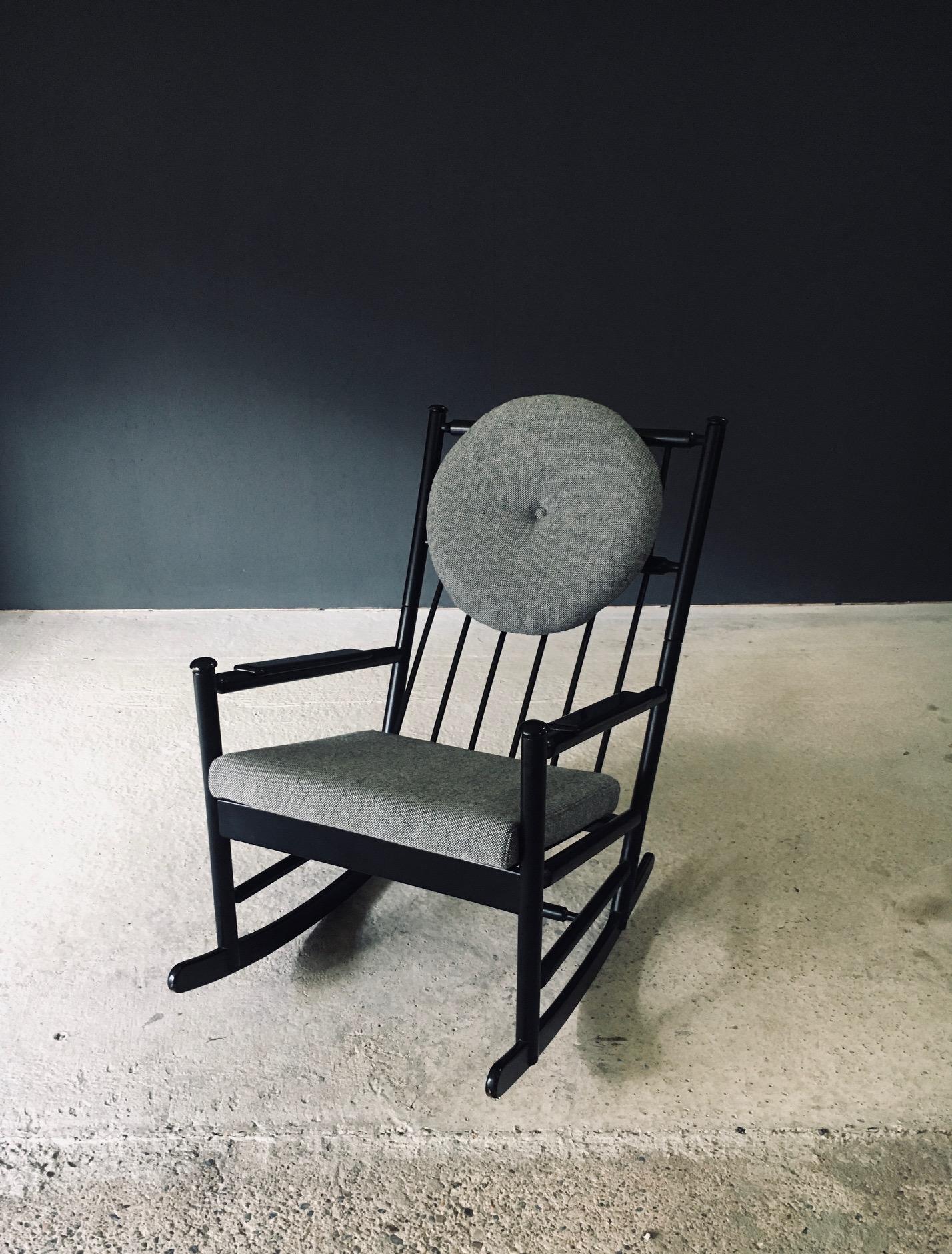 Mid-Century Modern The Modern Scandinavian Design Rocking Chair, Suède 1960's en vente