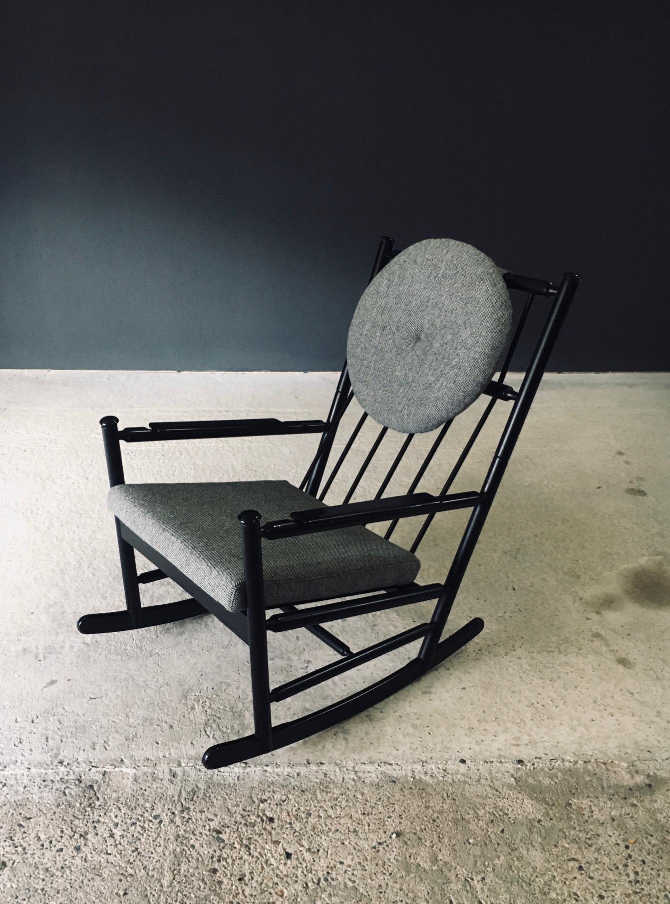 Milieu du XXe siècle The Modern Scandinavian Design Rocking Chair, Suède 1960's en vente