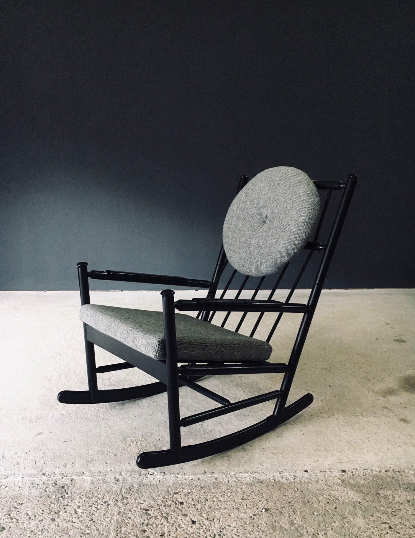 The Modern Scandinavian Design Rocking Chair, Suède 1960
s en vente
