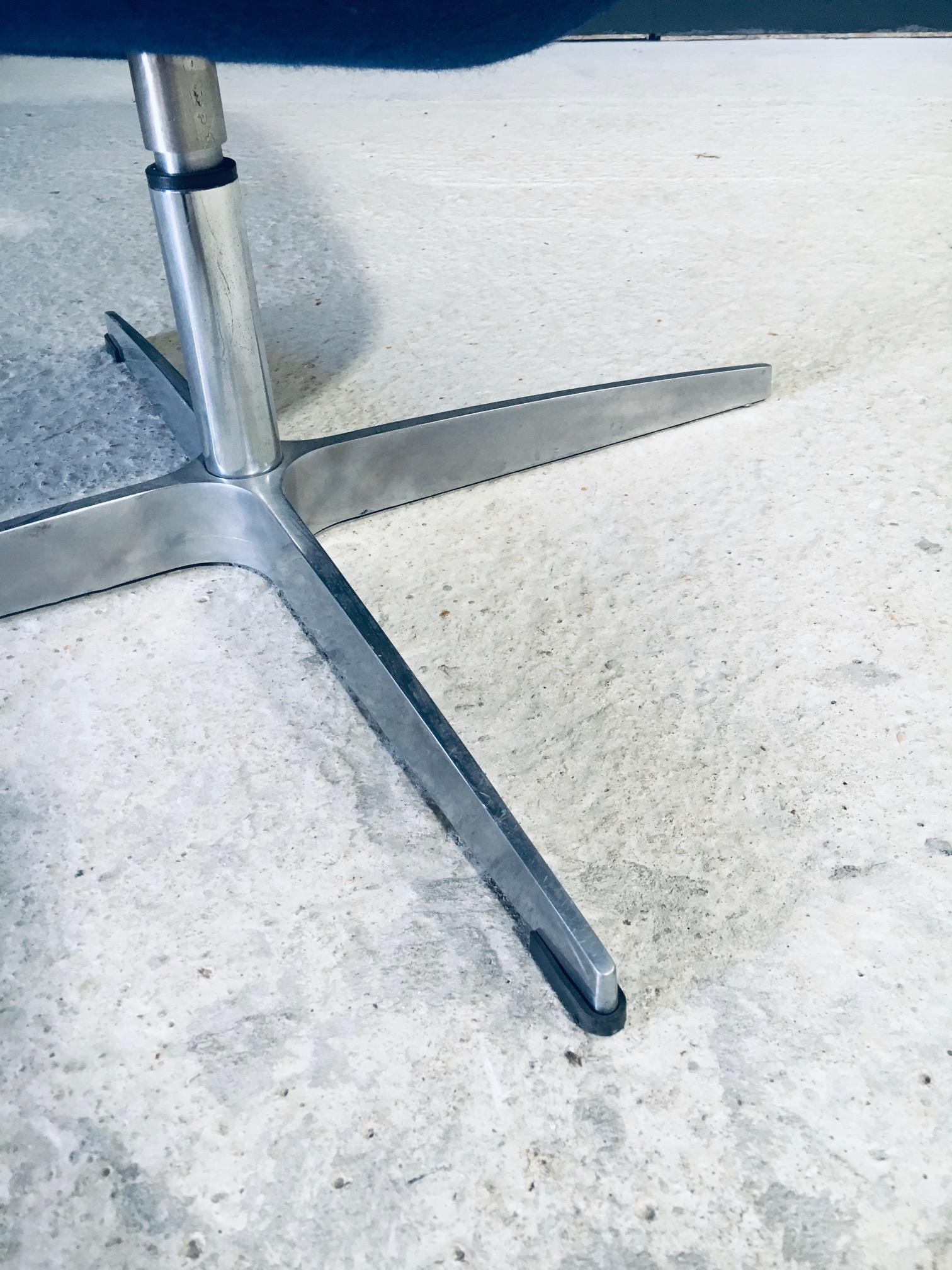 Midcentury Modern Scandinavian Design SWAN Chair by Arne Jacobsen, Denmark 1970s en vente 12