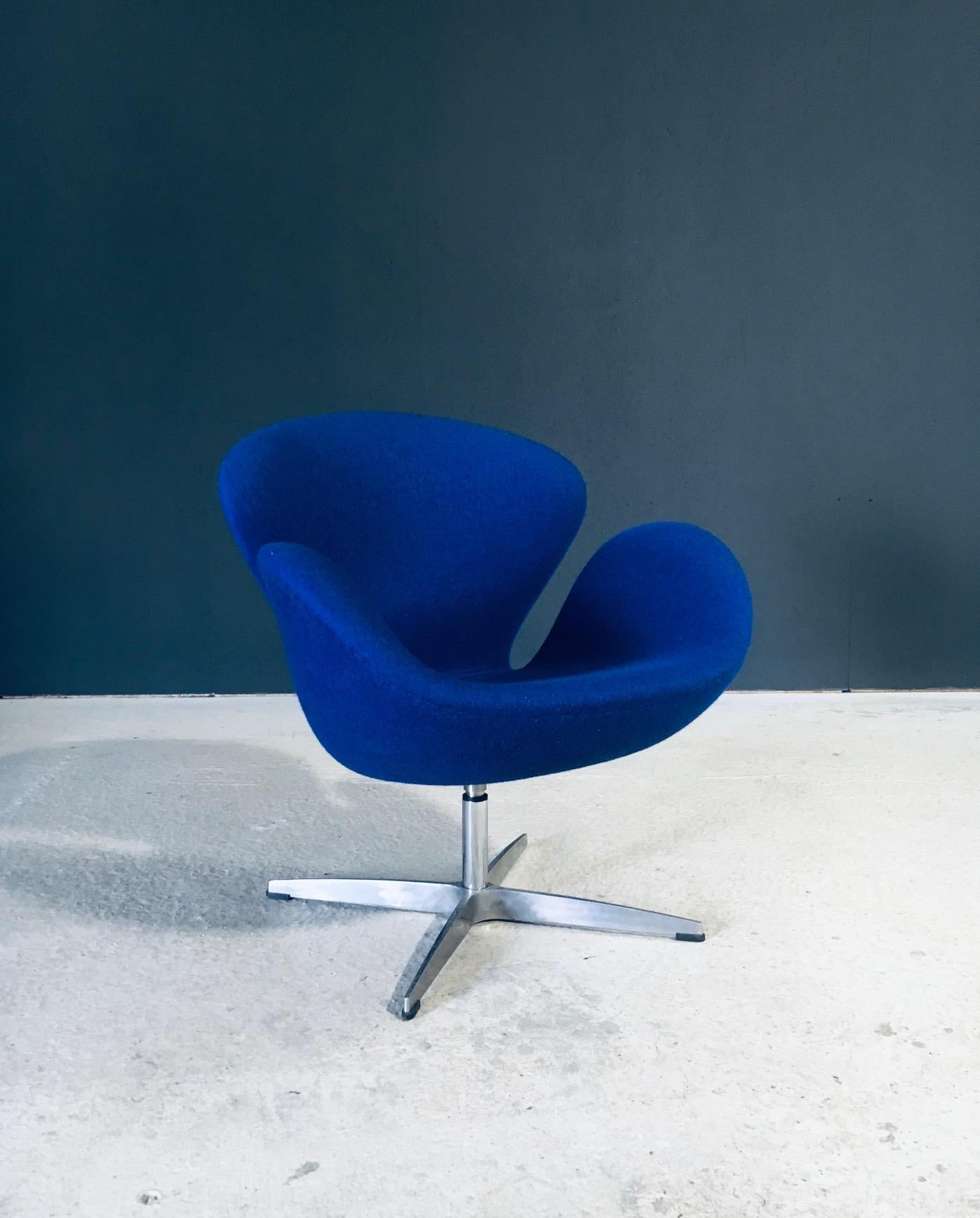 Fin du 20e siècle Midcentury Modern Scandinavian Design SWAN Chair by Arne Jacobsen, Denmark 1970s en vente