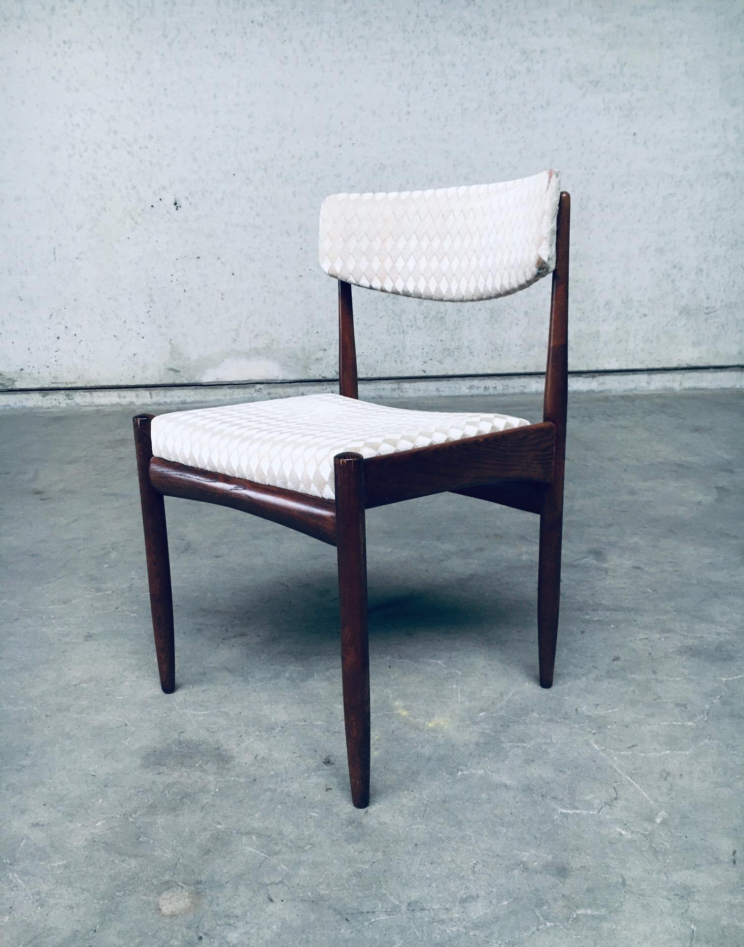 Metà XX secolo Set di sedie da pranzo in teak di design scandinavo della metà del secolo scorso, anni '60 in vendita