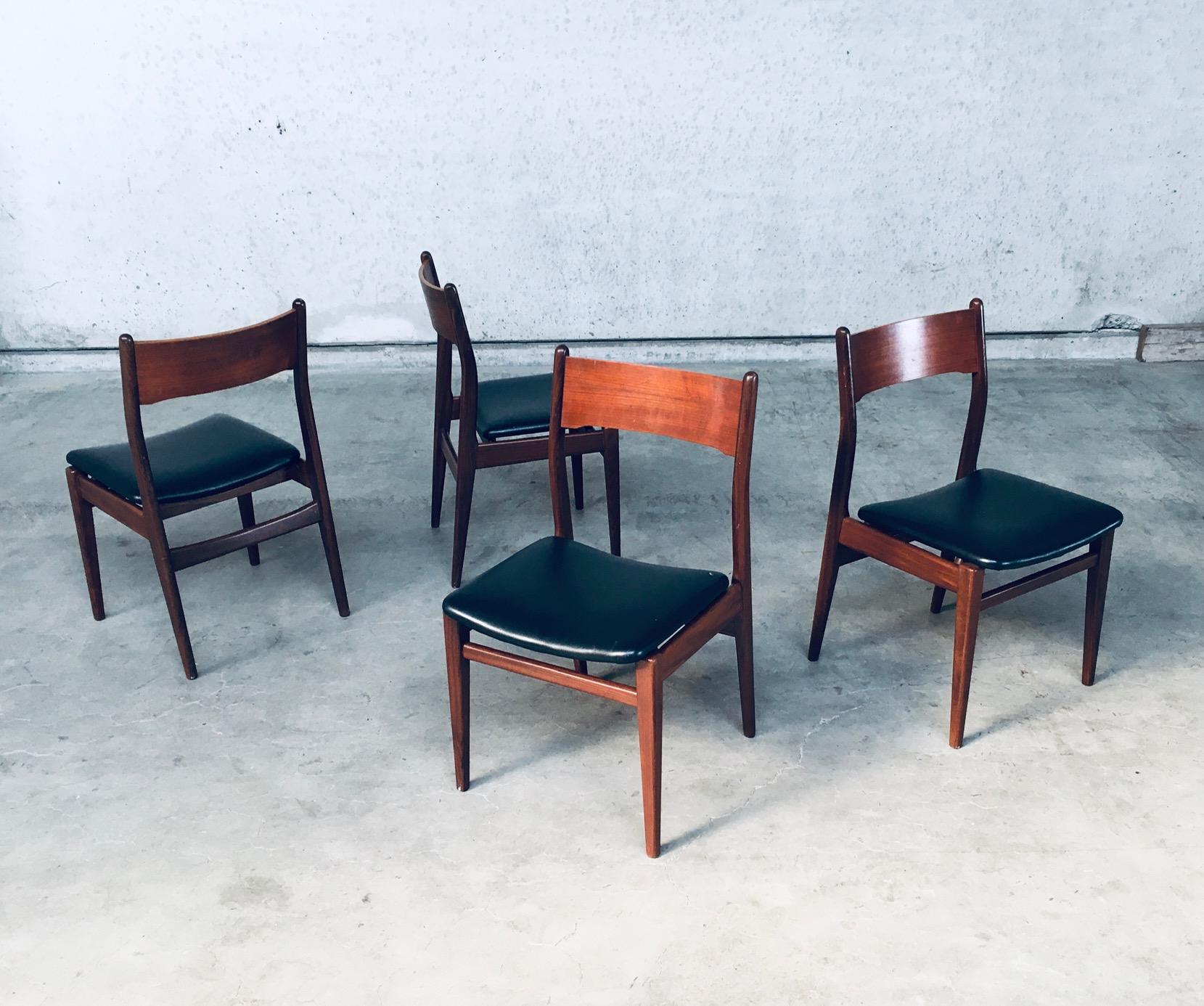 Vintage Mid-Century Modern Scandinavian Design Chaise de salle à manger en teck, ensemble de 4. Fabriqué au Danemark dans les années 1960. Cadre en bois de teck, dossier en contreplaqué cintré et siège recouvert de similicuir noir. Chaises bien