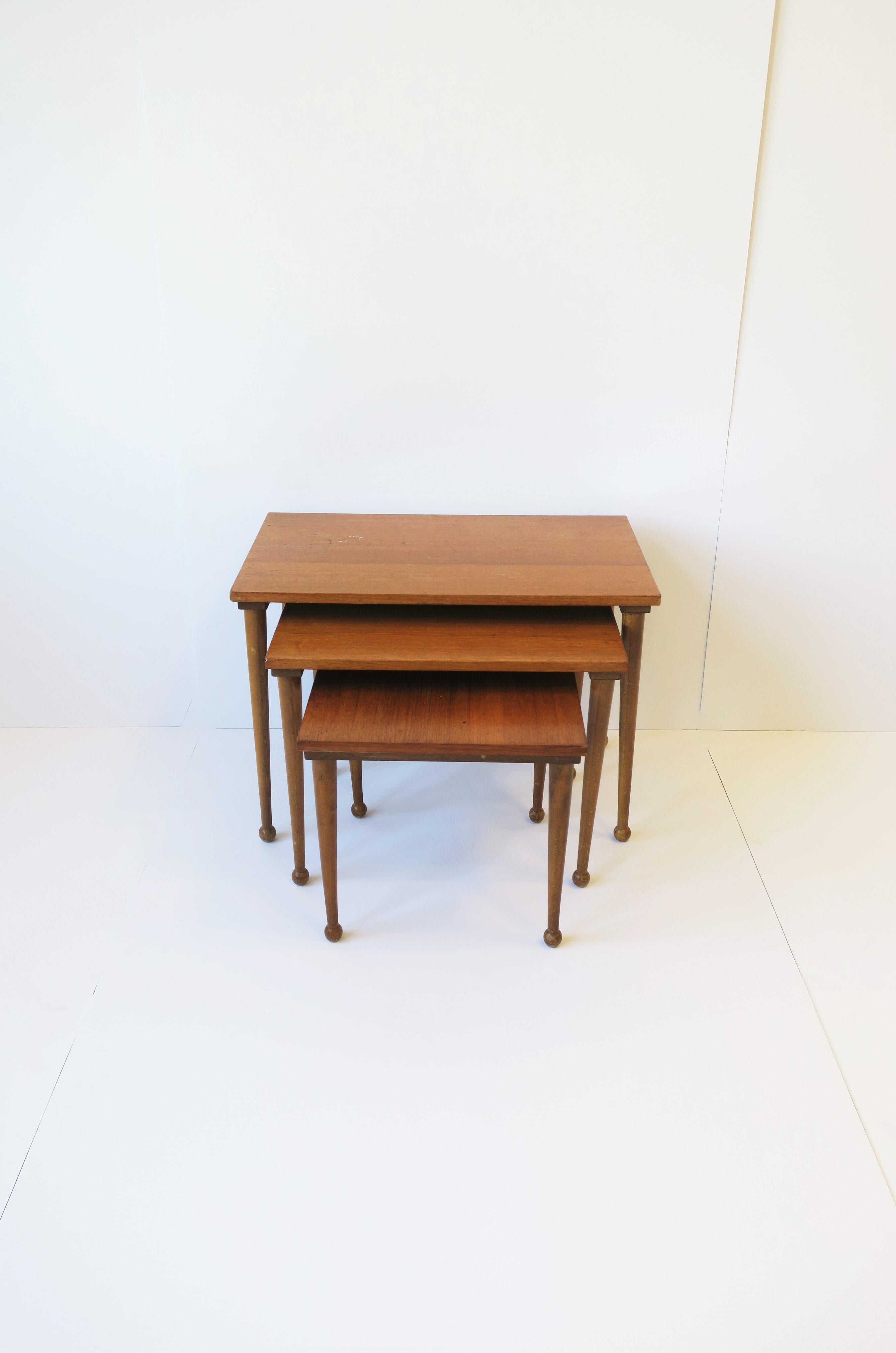 A set of three (3) Scandinavian Modern nesting tables, circa mid-20th century, 1960s, Scandinavia. A great set as an end, side and drinks tables. Tables are well made with nice legs. Wood is honey brown. Tables are a convenient size. 

Dimensions: