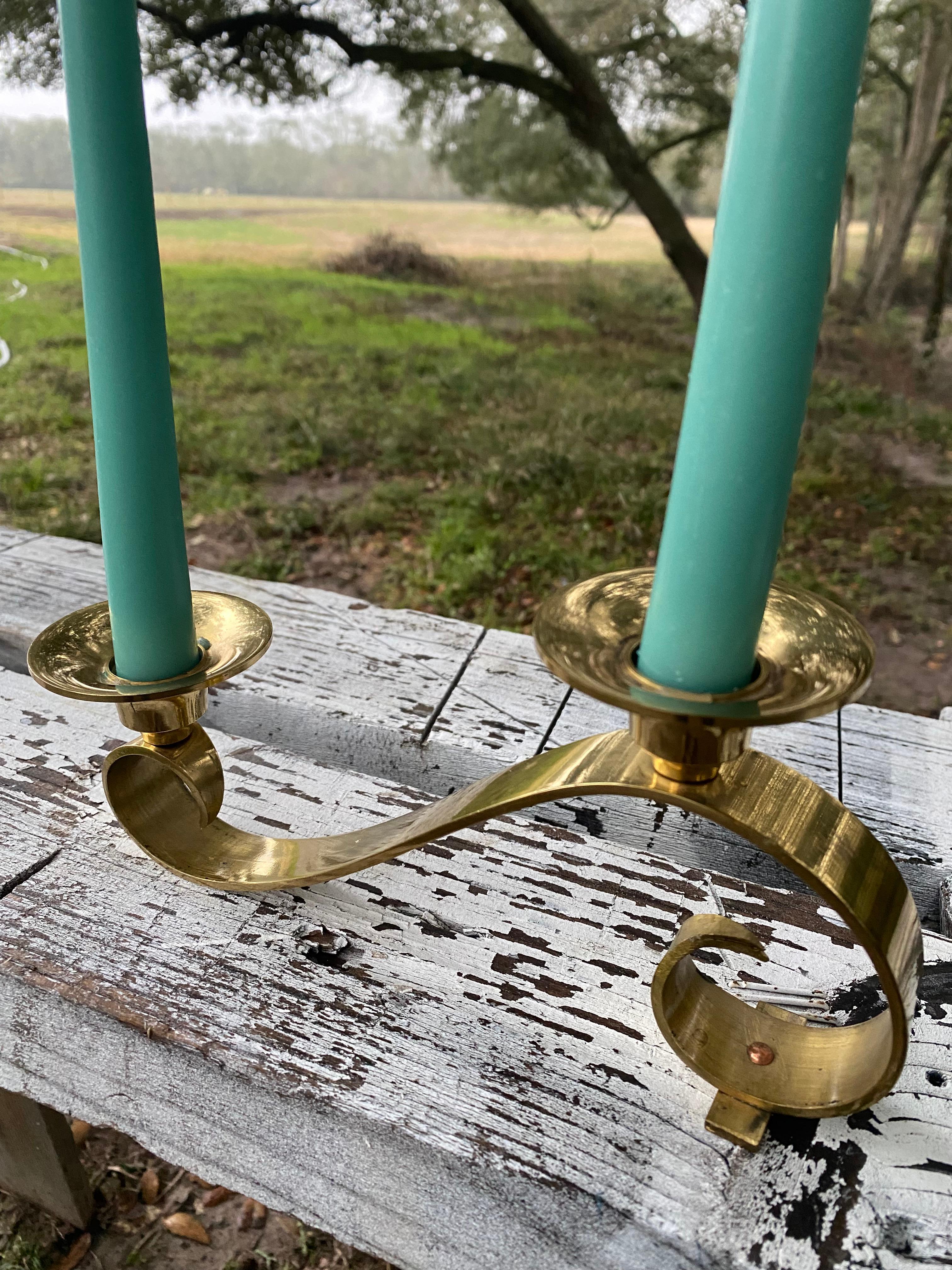 Portacandele scultoreo in ottone del Medioevo (candele incluse) in vendita 6