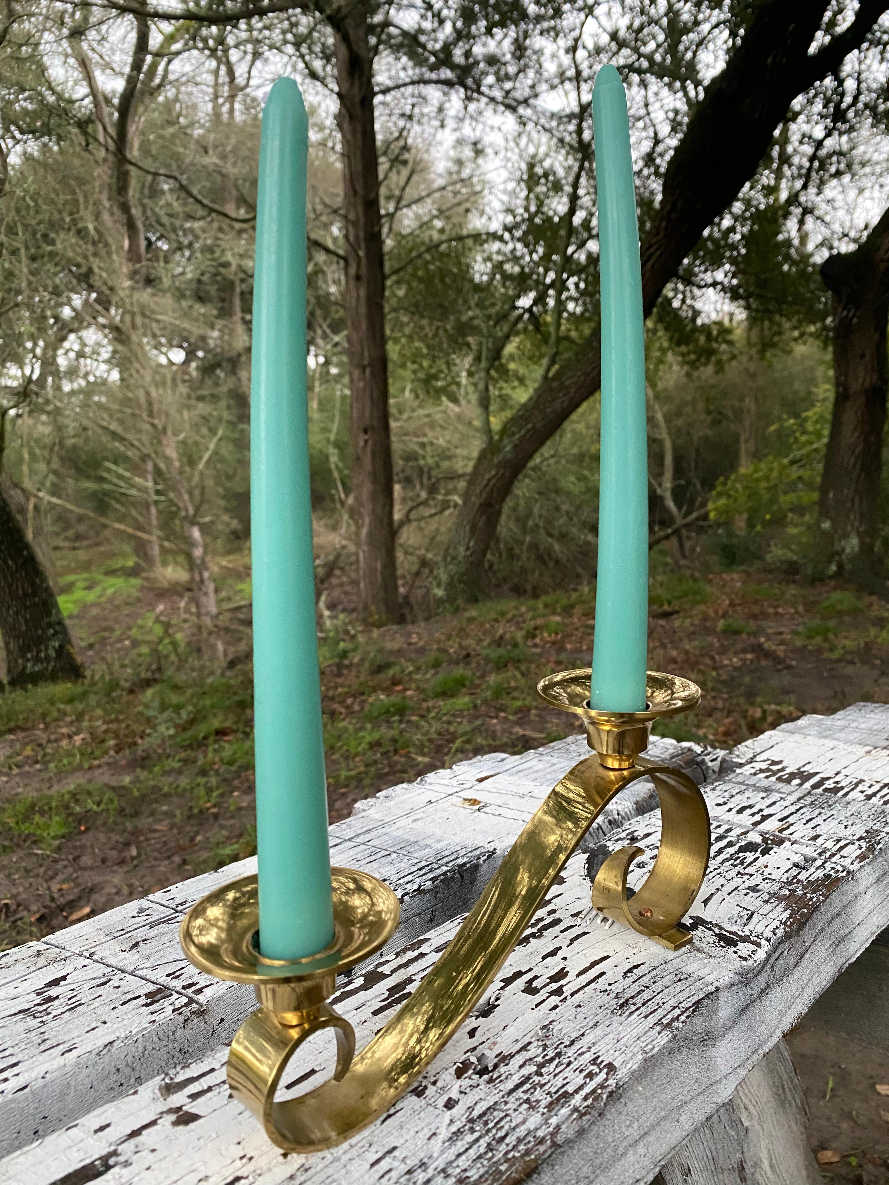 Portacandele scultoreo in ottone del Medioevo (candele incluse) in vendita 2