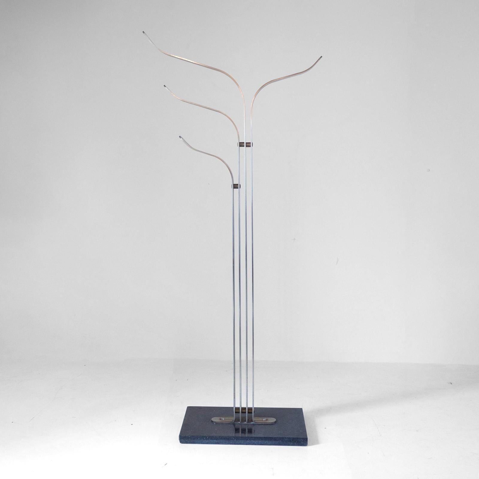 Appendiabiti italiano scultoreo di metà secolo, Acerbis Design In condizioni buone in vendita a Ceglie Messapica, IT