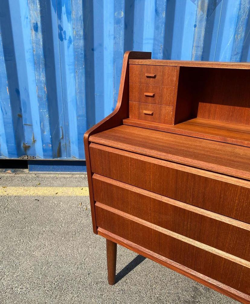 Midcentury modern secretary in teakwood, 1960s Denmark. In Good Condition For Sale In תל אביב - יפו, IL