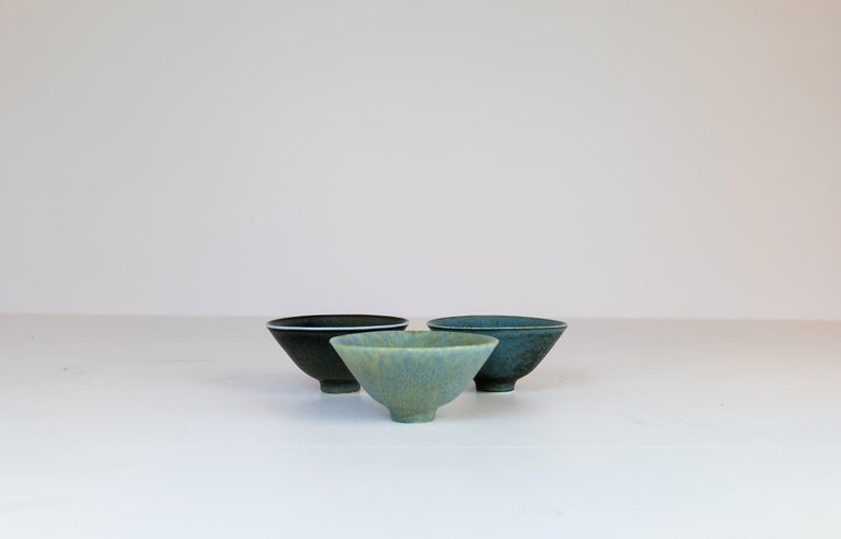 Wonderful set of 3 Atelje bowls made at Rörstrand and maker/designer Carl Harry Stålhane. Made in Sweden in the midcentury. Beautiful, glazed bowls in good condition.

Dimensions: H 7 cm, D 14 cm.


  