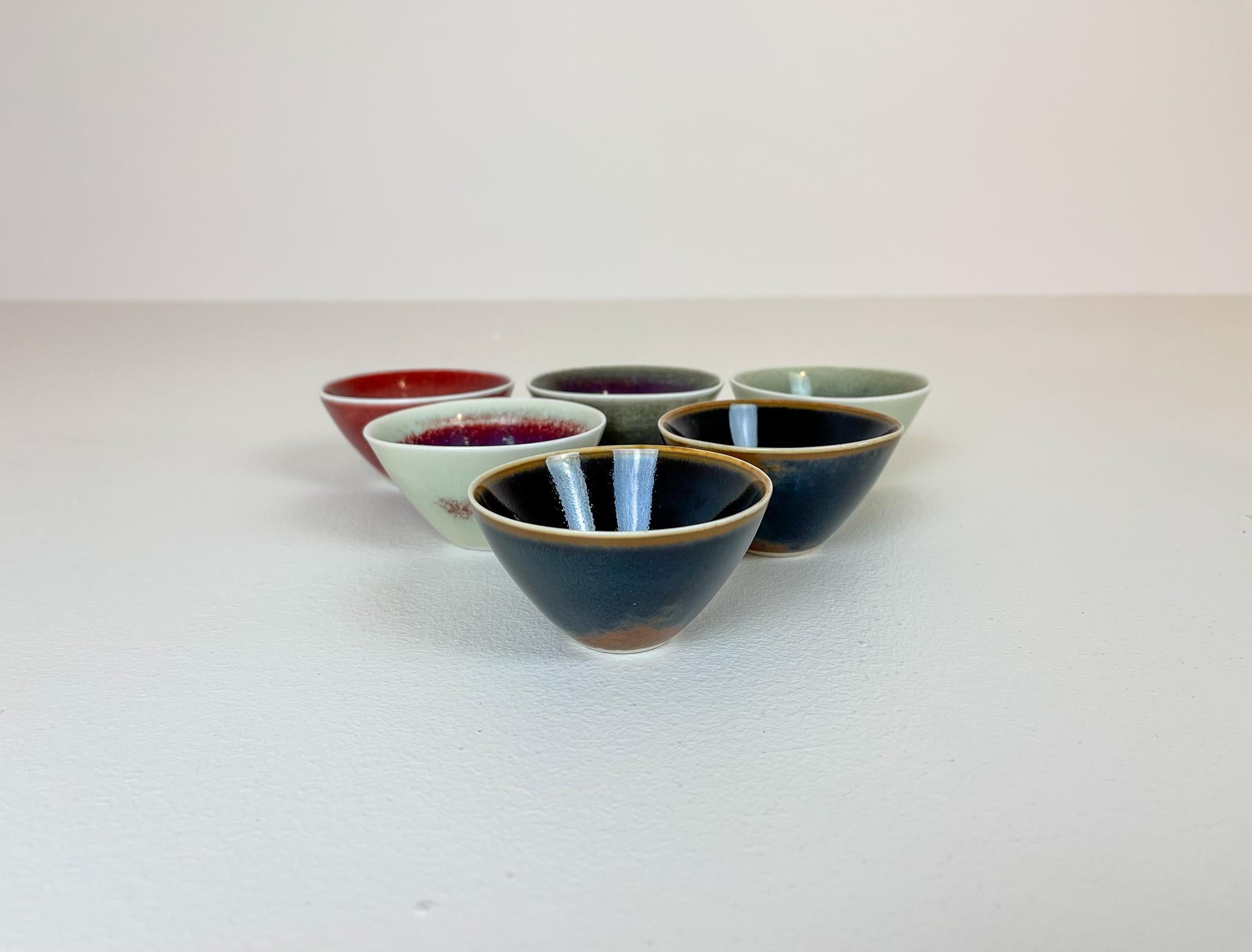 Wonderful set of 6 small bowls made at Rörstrand and maker/designer Carl Harry Stålhane. Made in Sweden in the midcentury. Beautiful, glazed bowls in good condition.

Dimensions: H 6 cm, D 10 cm.
 
  
 