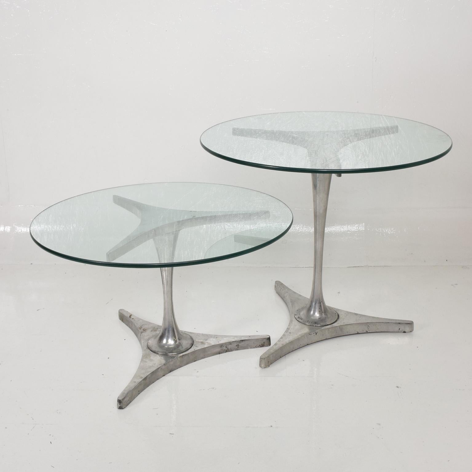 For your consideration, a Mid-Century Modern set of aluminum nesting tables.
Dimensions: 14 1/2