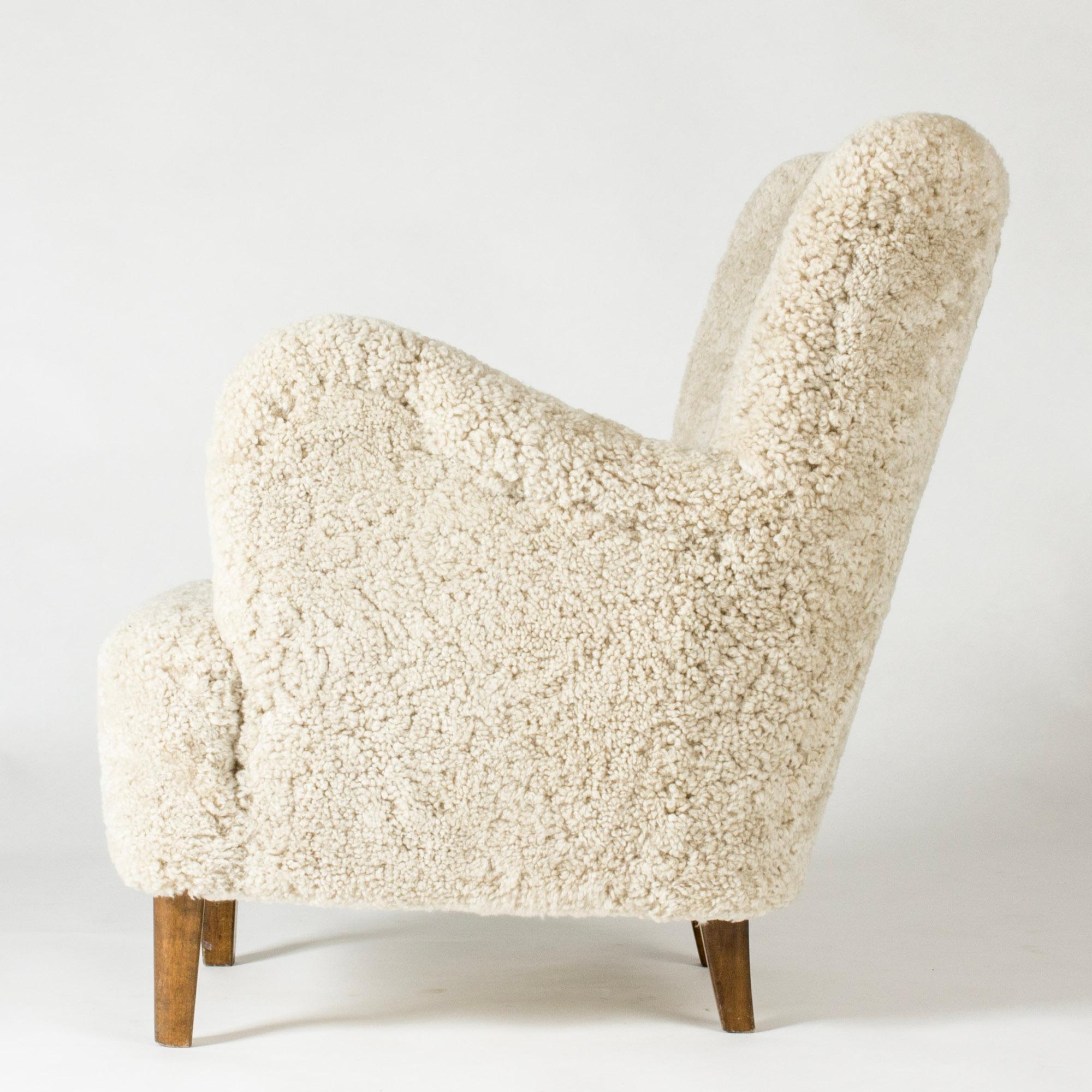 Midcentury Modern Sheepskin lounge chairs, Sweden, 1940s In Good Condition For Sale In Stockholm, SE