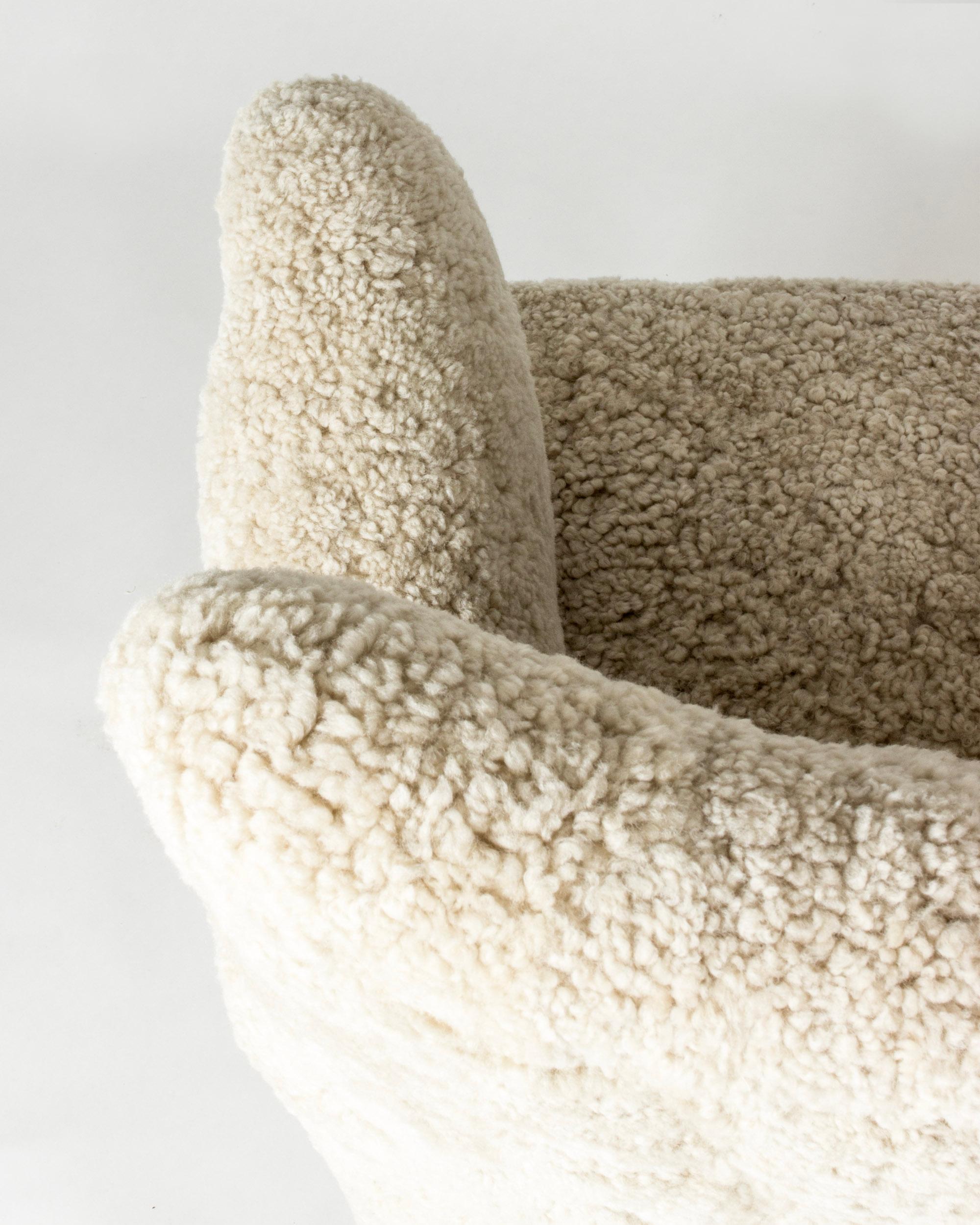 Midcentury Modern Sheepskin lounge chairs, Sweden, 1940s For Sale 1