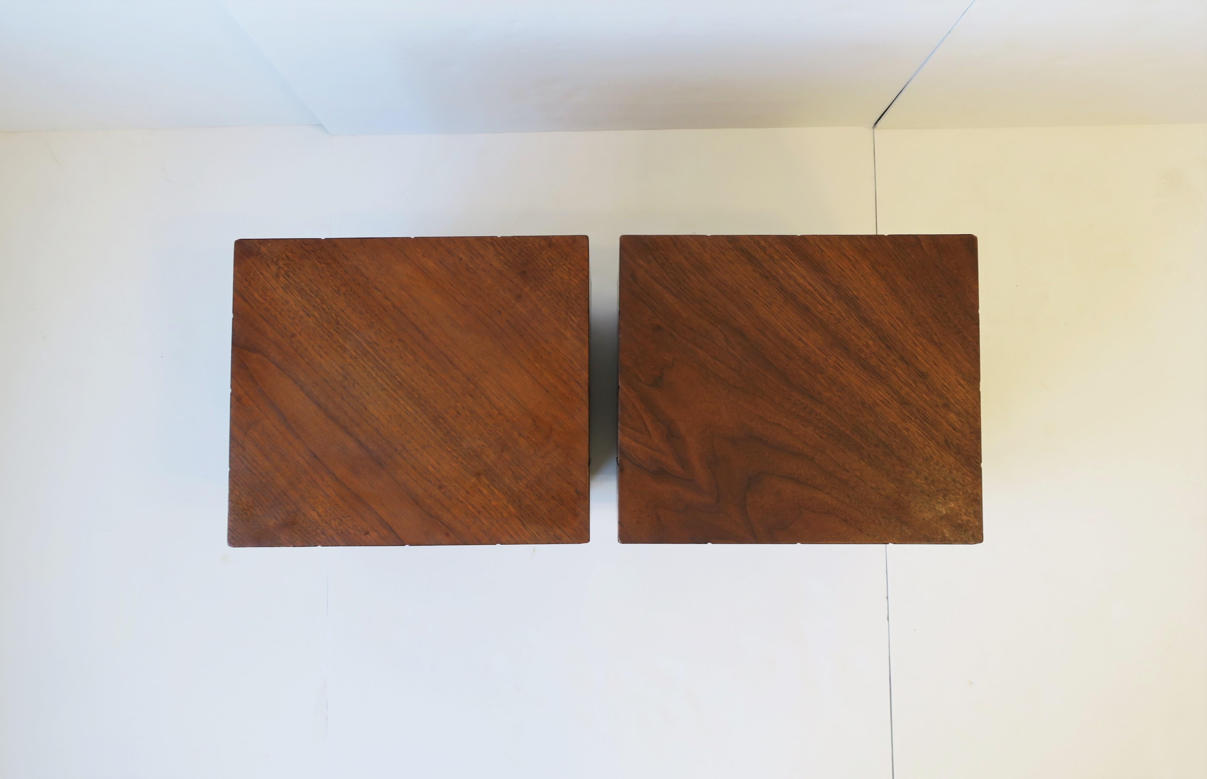 Midcentury Modern Wood Side Drinks Cocktail or End Tables, Pair For Sale 5
