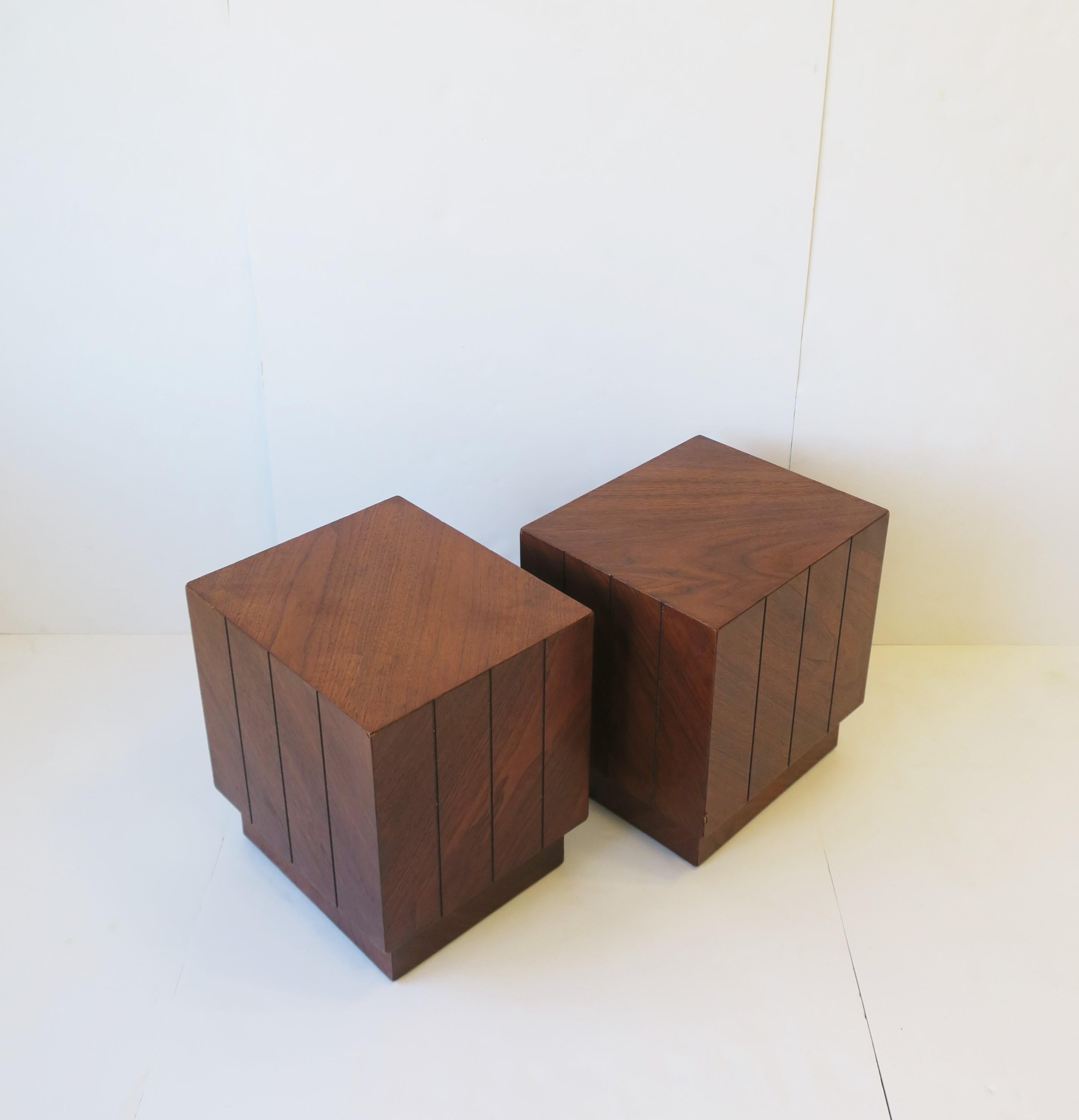 Midcentury Modern Wood Side Drinks Cocktail or End Tables, Pair For Sale 6