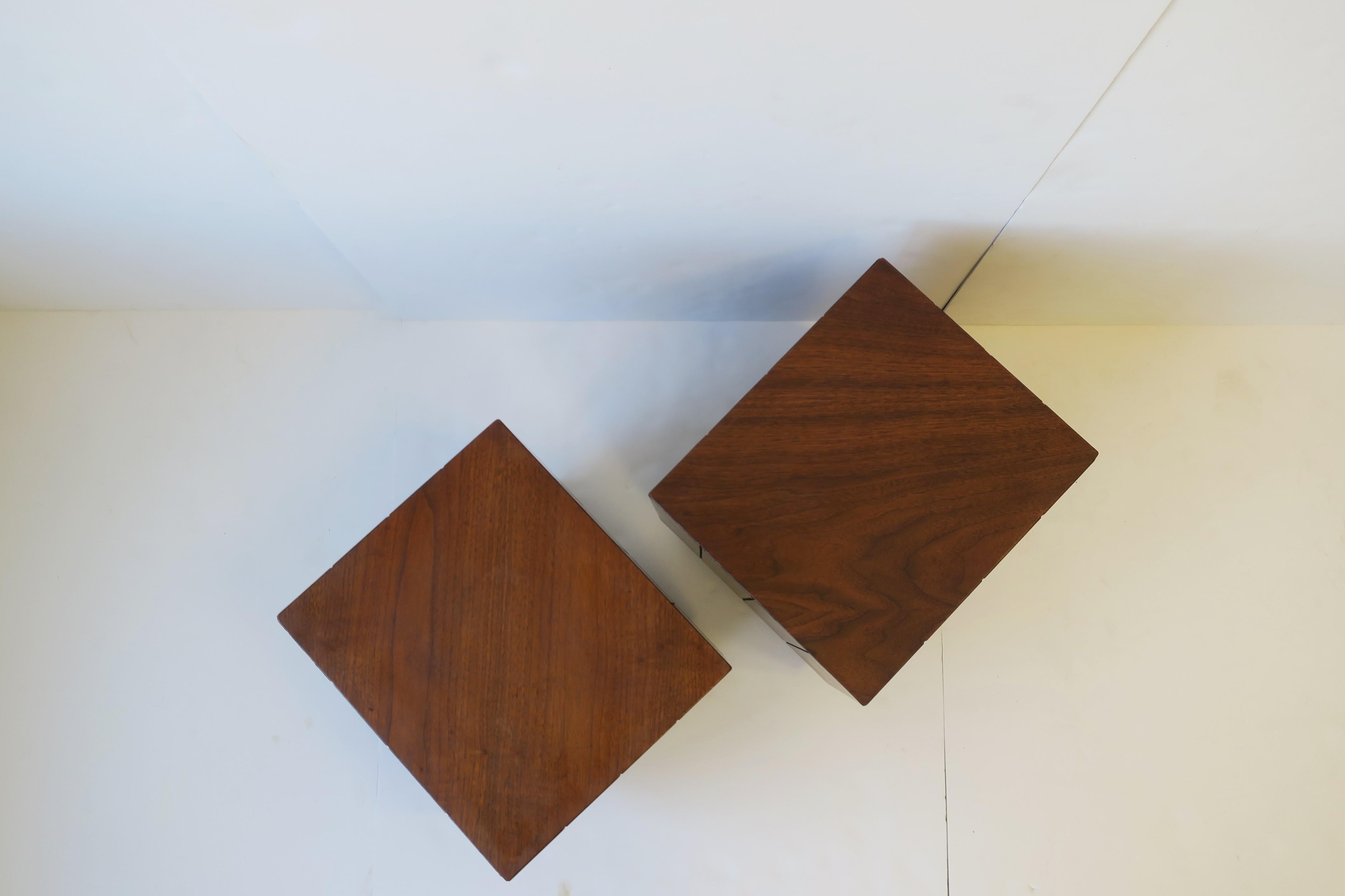 Midcentury Modern Wood Side Drinks Cocktail or End Tables, Pair For Sale 7