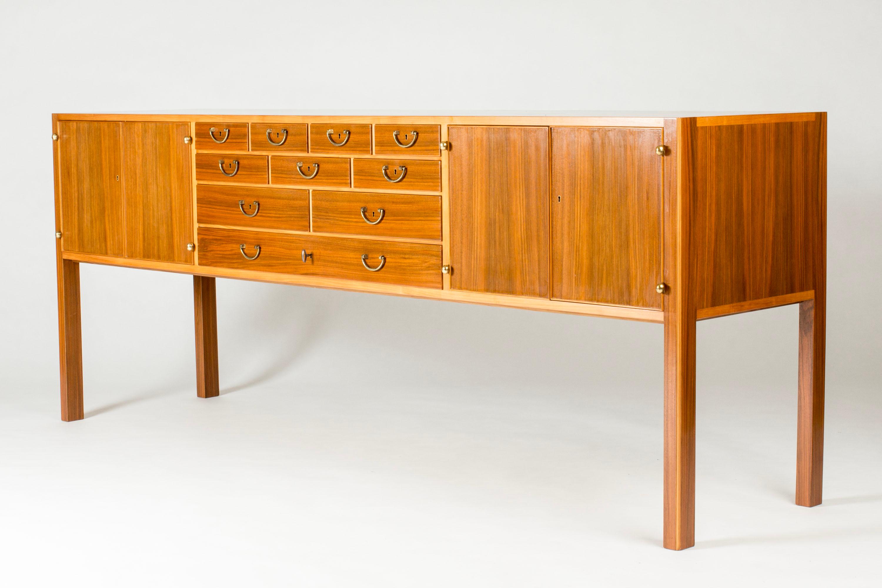 Scandinave moderne Buffet moderne du milieu du siècle par Josef Frank, Svenskt Tenn, années 1950 en vente