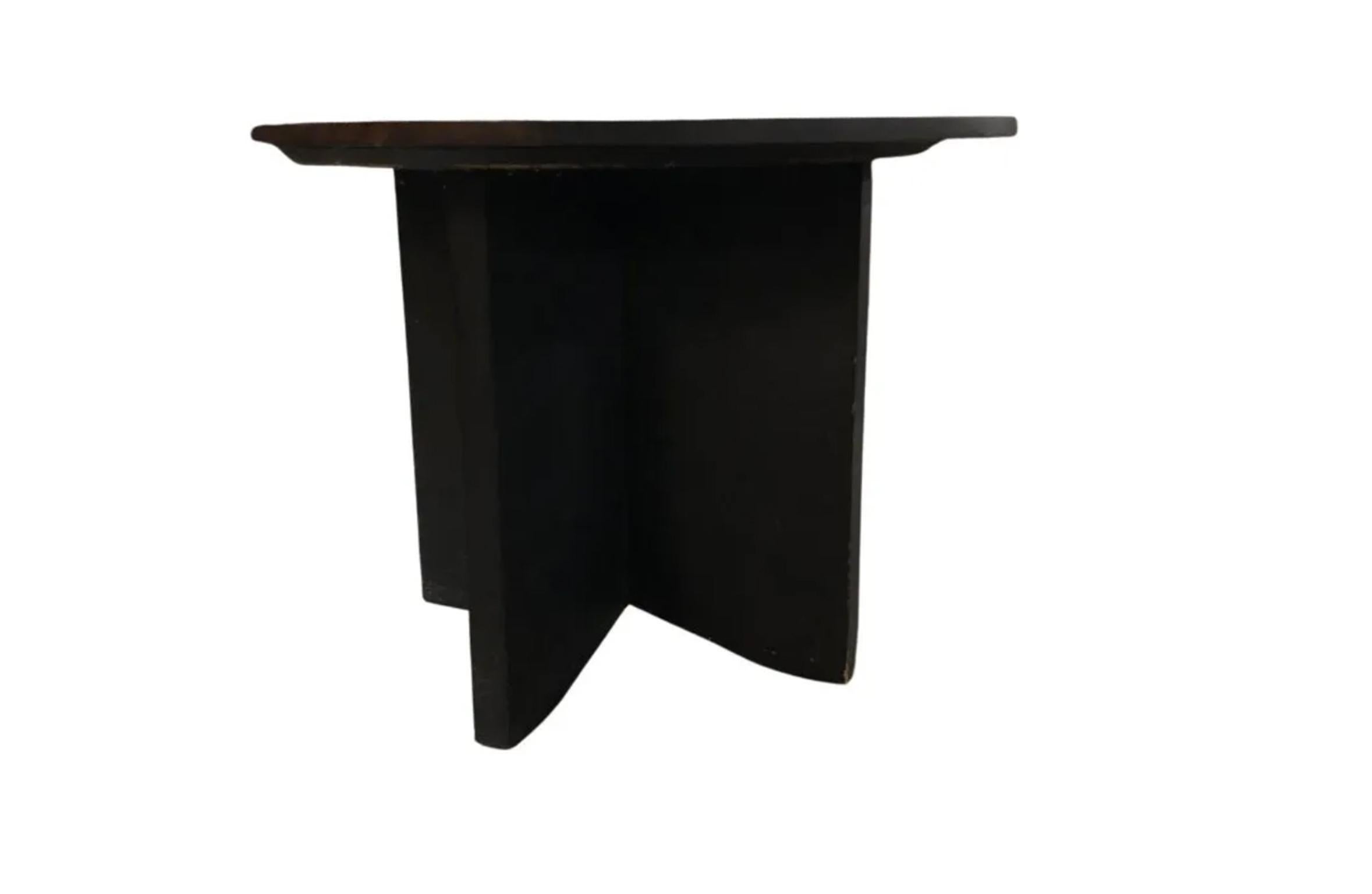 20ième siècle Table ronde 3' en bois de rose et ardoise de style moyenâgeux en vente