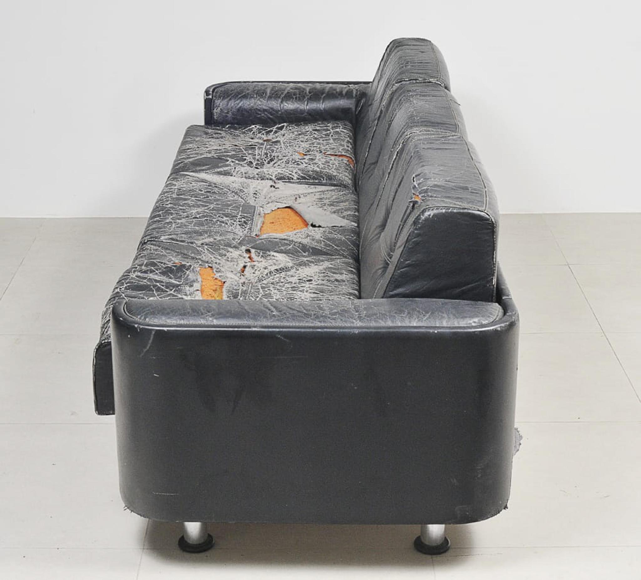 Mid-Century Modern Sofa in Black Leather & Wood by Jorge Zalszupin, Brazil, 1970 For Sale 10