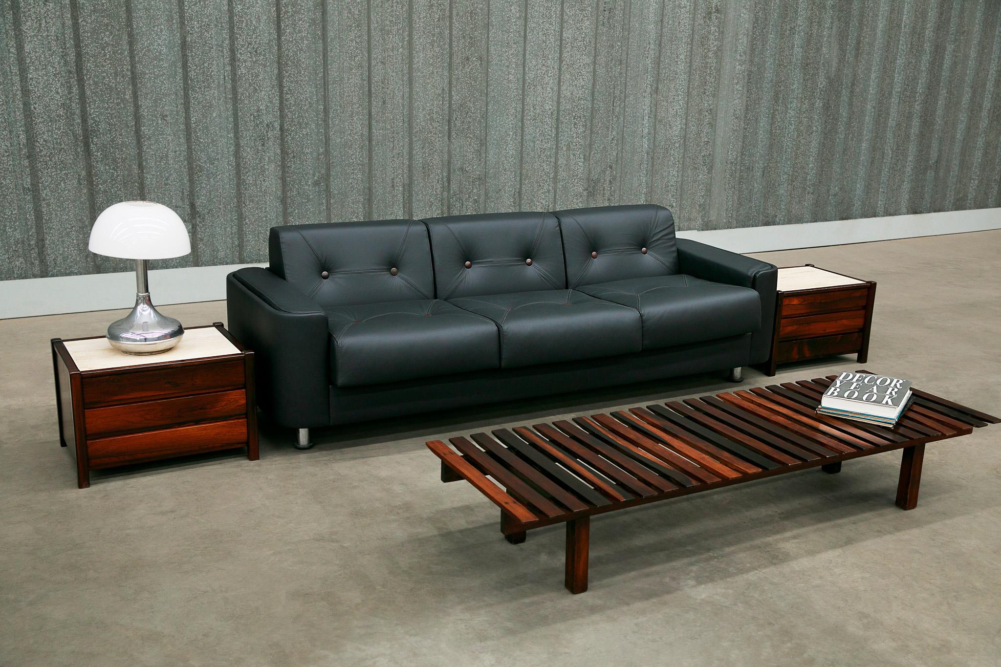 Mid-Century Modern Sofa in Black Leather & Wood by Jorge Zalszupin, Brazil, 1970 For Sale 1