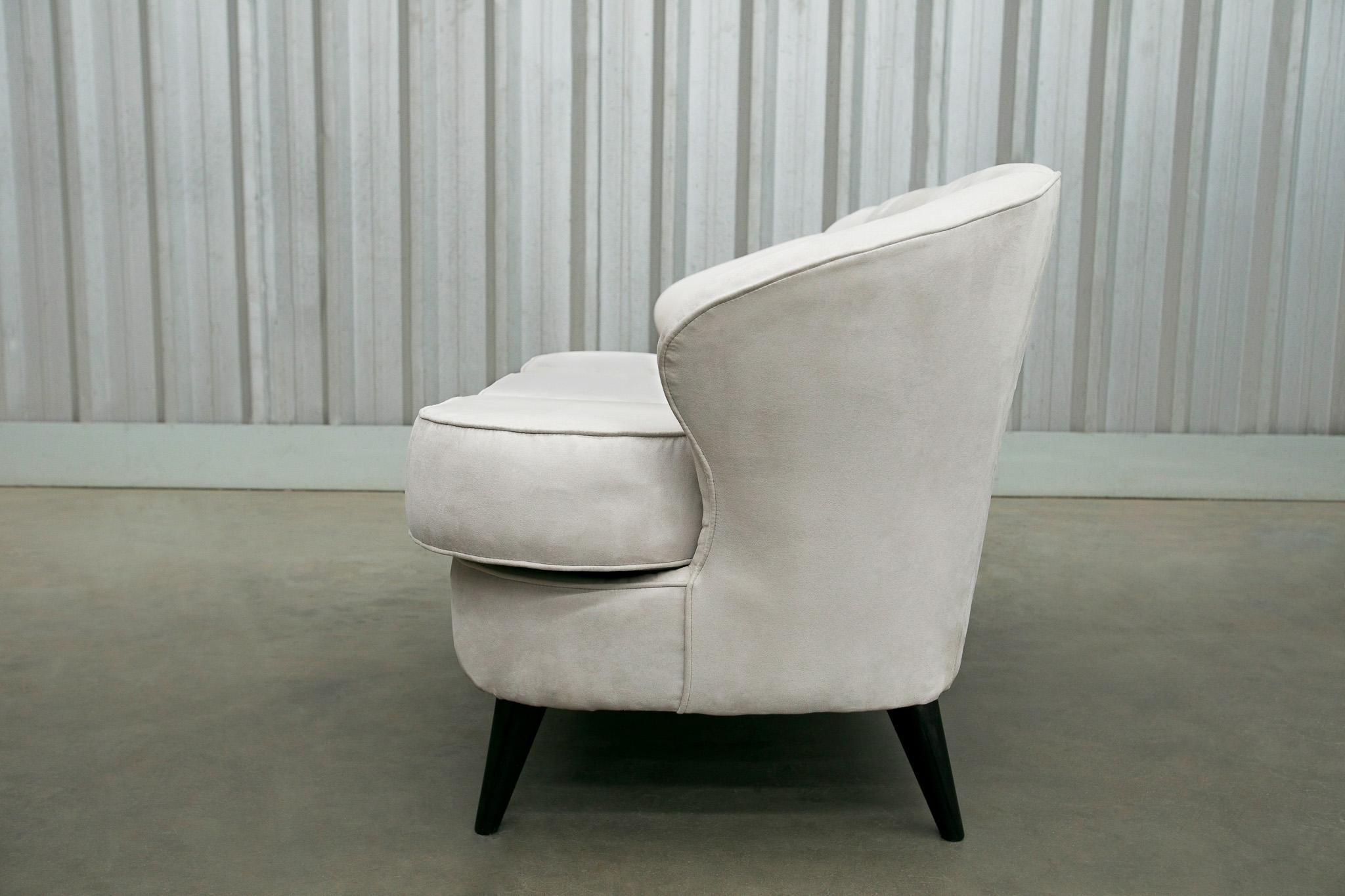 Midcentury Modern Sofa in Hardwood & Grey Velvet by Joaquim Tenreiro Brazil 1960 For Sale 3