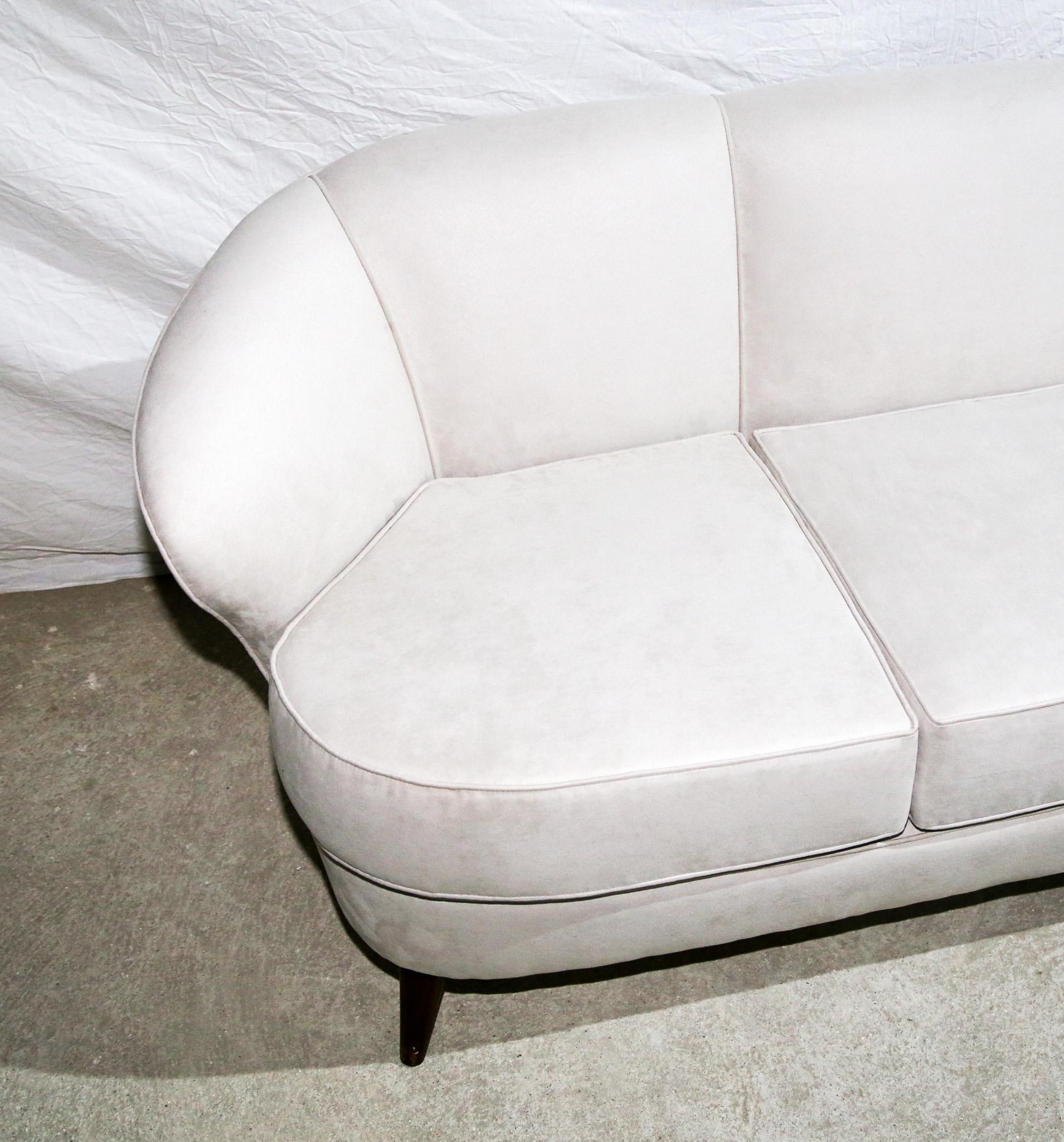 Midcentury Modern Sofa in Hardwood & Grey Velvet by Joaquim Tenreiro Brazil 1960 For Sale 6