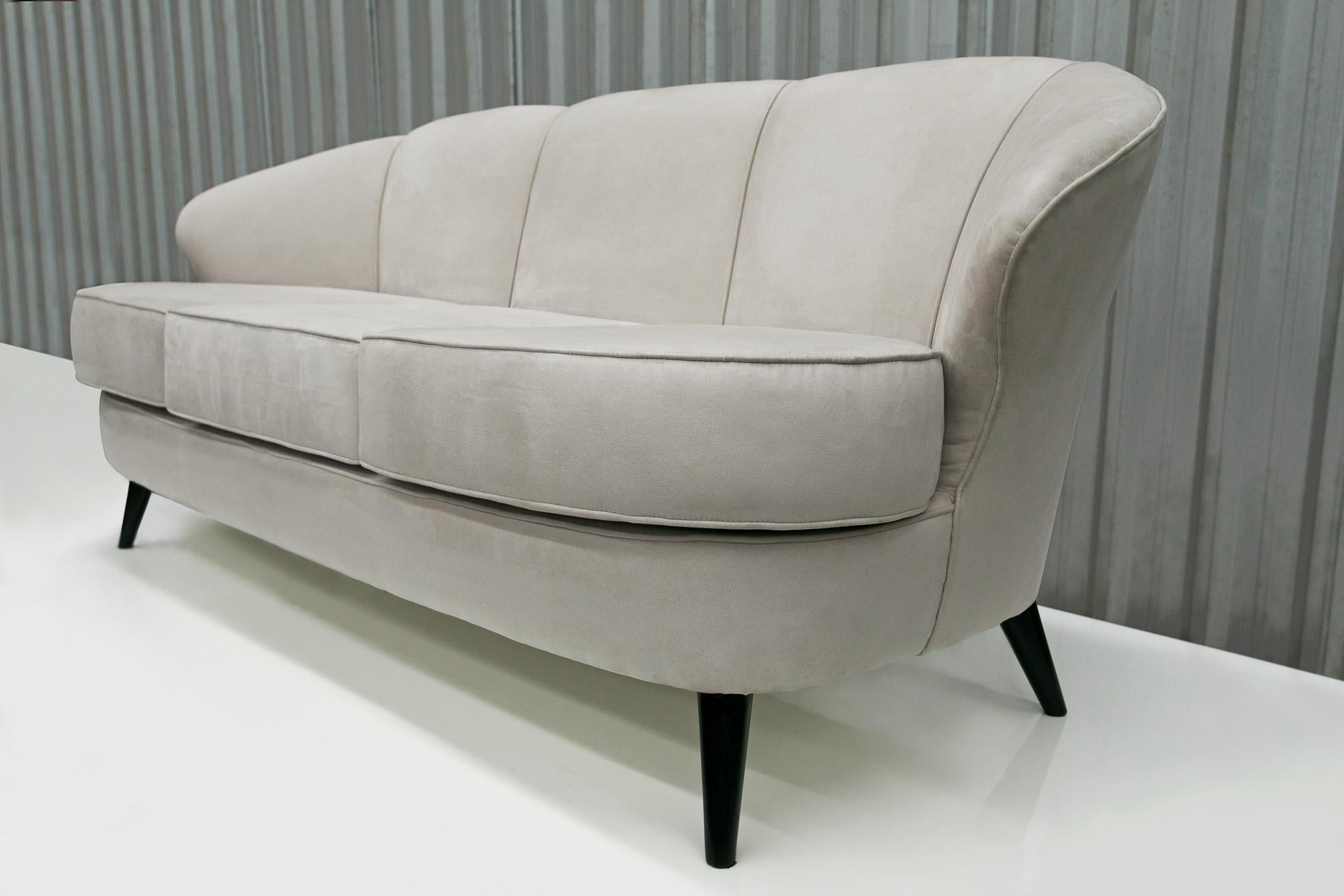 Brazilian Midcentury Modern Sofa in Hardwood & Grey Velvet by Joaquim Tenreiro Brazil 1960 For Sale