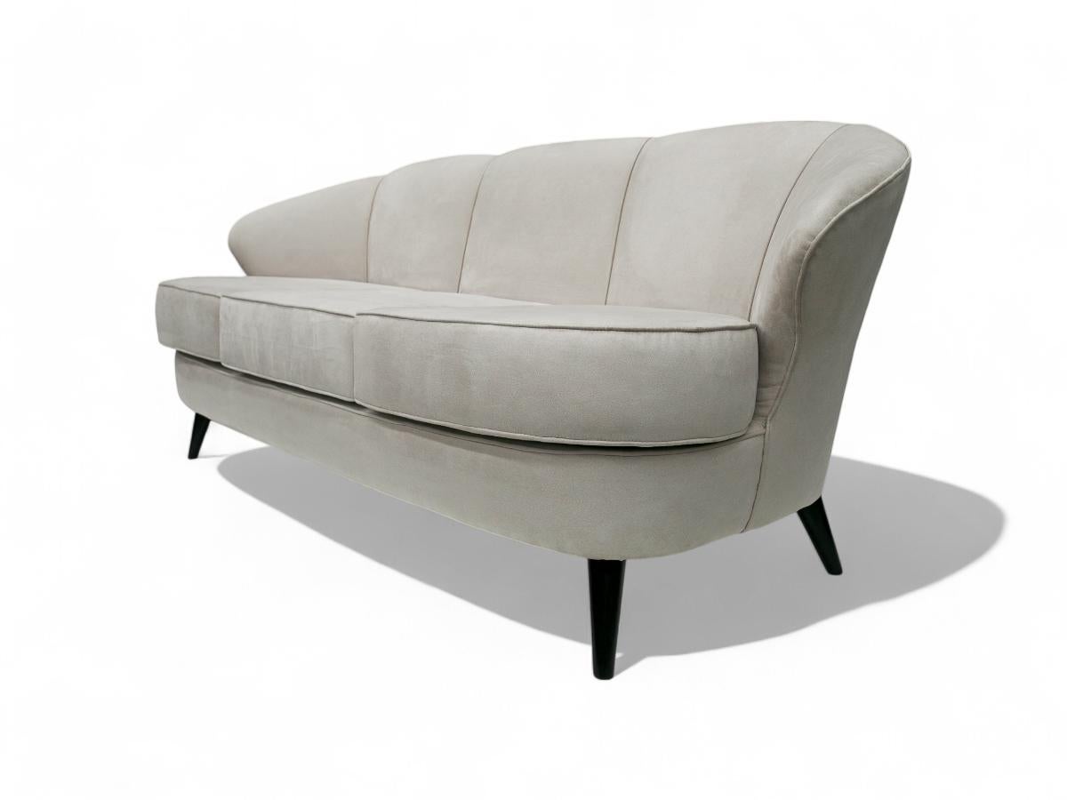Mid-Century Modern Midcentury Modern Sofa in Hardwood & Grey Velvet by Joaquim Tenreiro Brazil 1960 For Sale