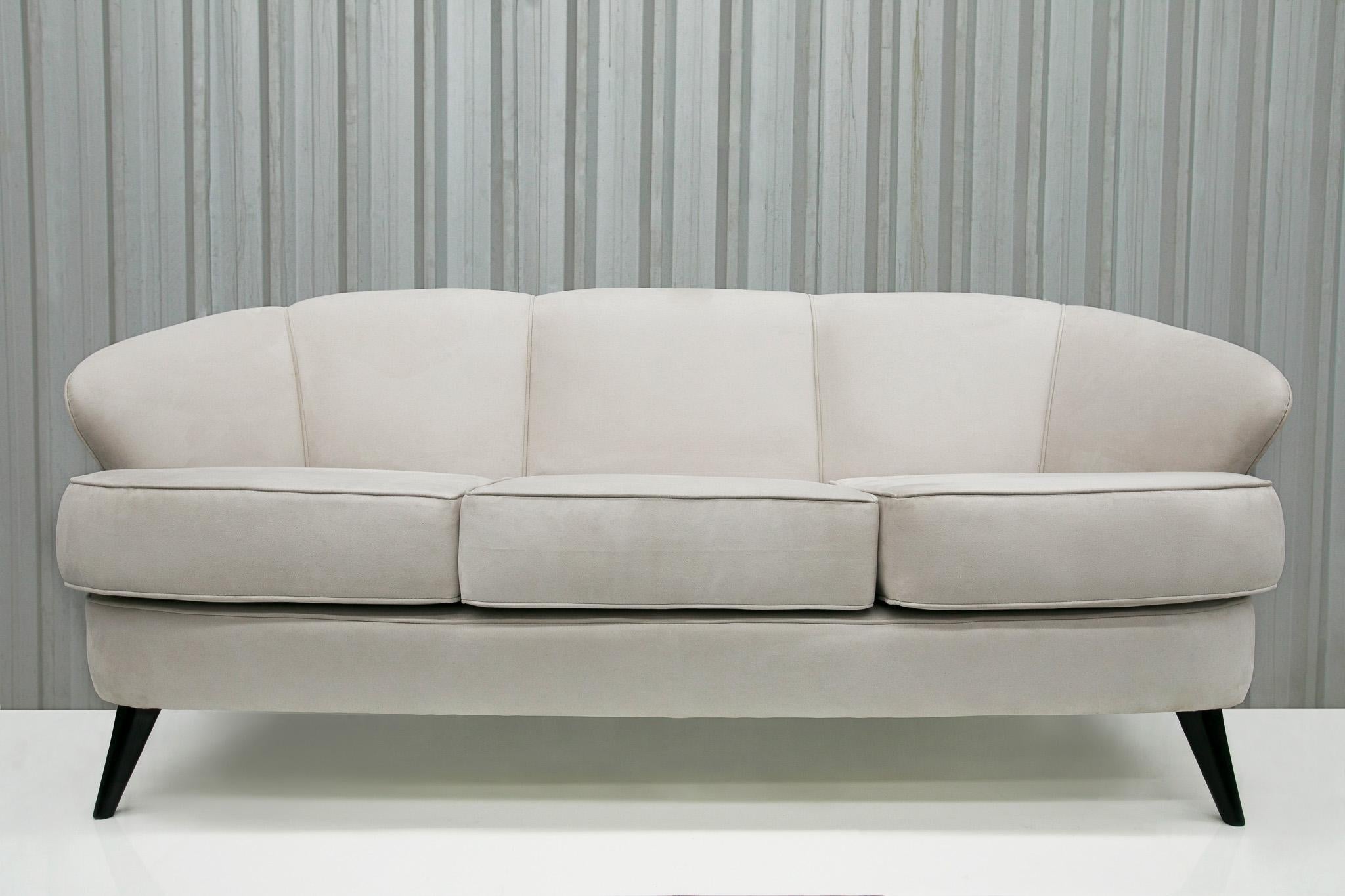 Hand-Crafted Midcentury Modern Sofa in Hardwood & Grey Velvet by Joaquim Tenreiro Brazil 1960 For Sale
