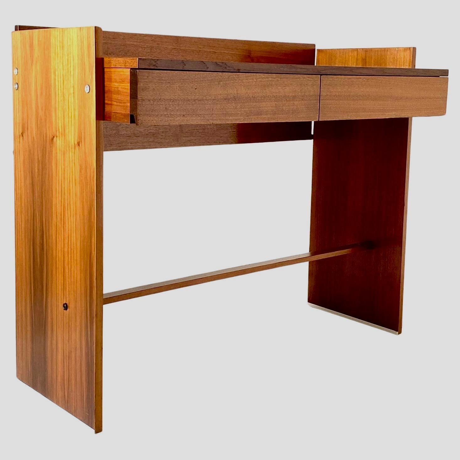 Bureau en noyer MIM Roma, Italie 1970 en vente