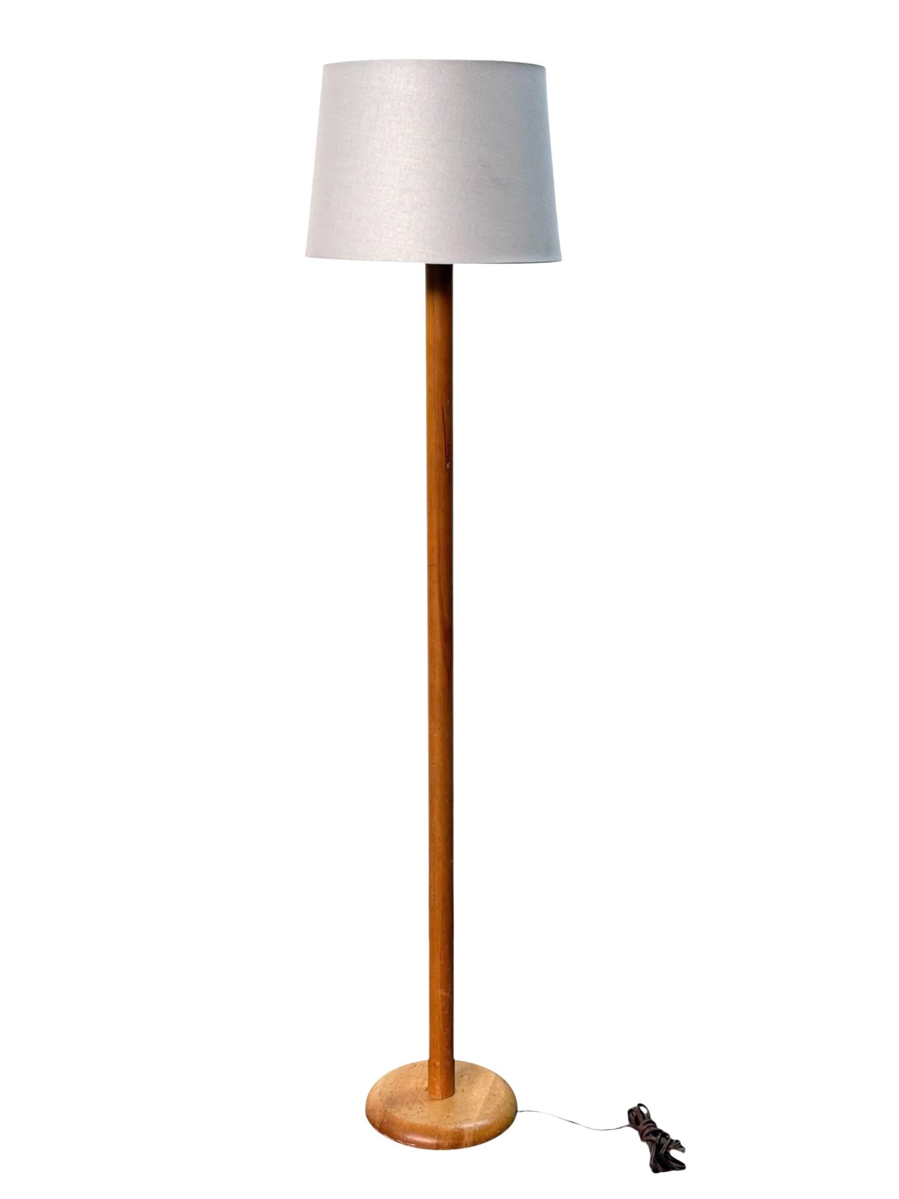 Midcentury Modern Solid Wood Floor Lamp with new Linen Shade In Good Condition For Sale In Brooklyn, NY