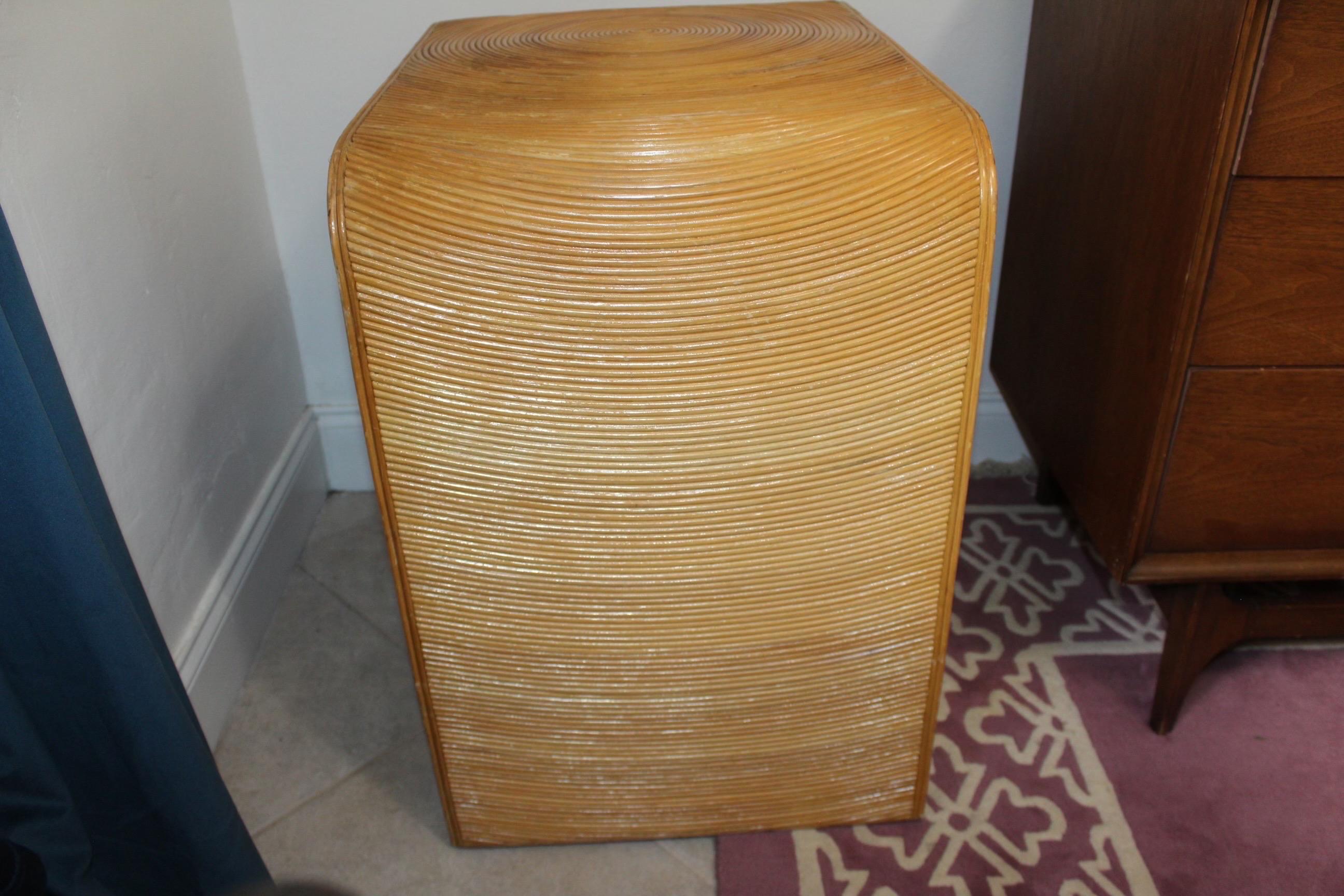 Midcentury Modern Split Reed Rattan Side Table In Good Condition For Sale In Hollywood, FL
