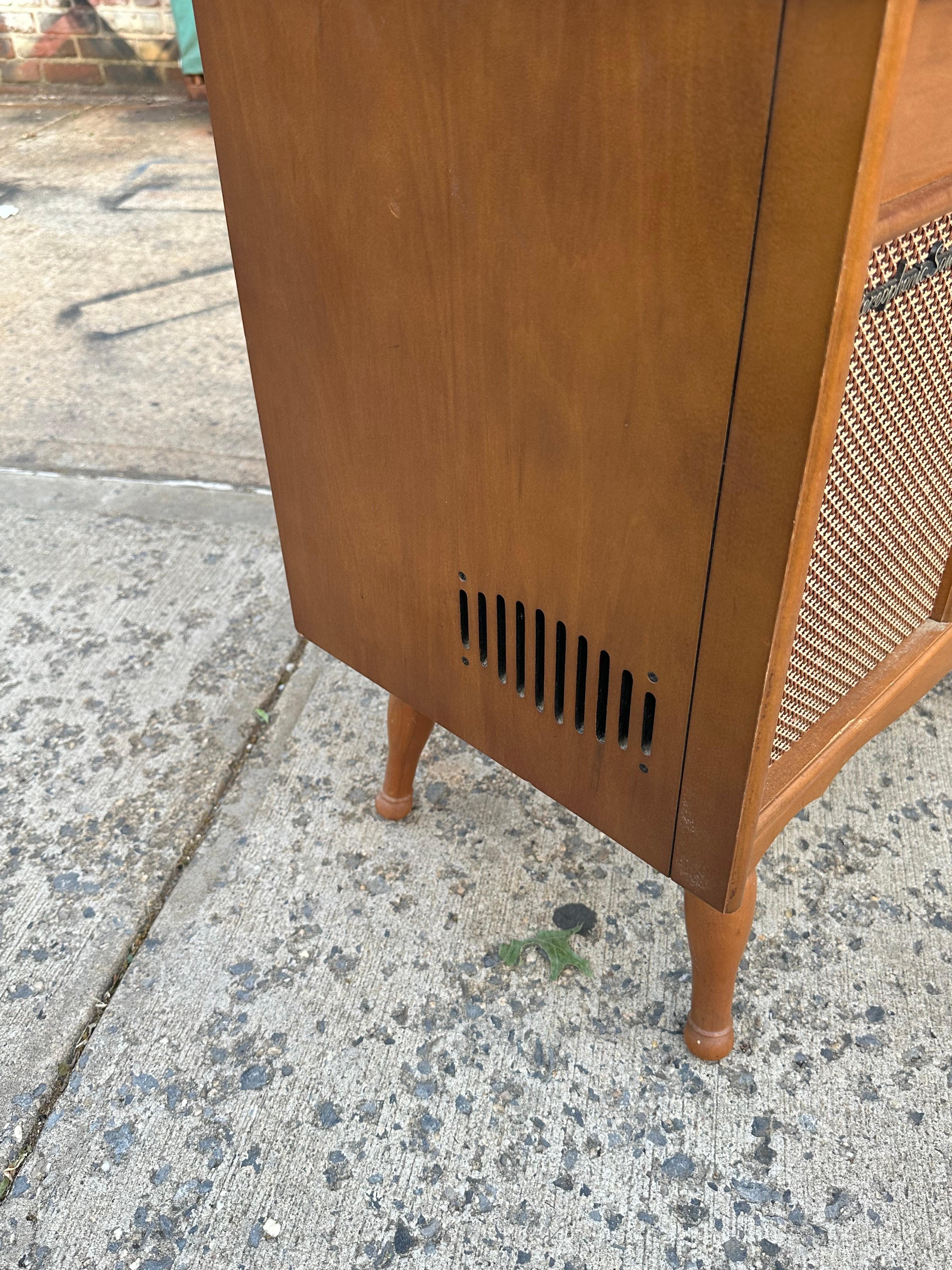20th Century Midcentury Modern Stereo Cabinet with Turntable/Radio by Delmonico/Nivico (JVC)
