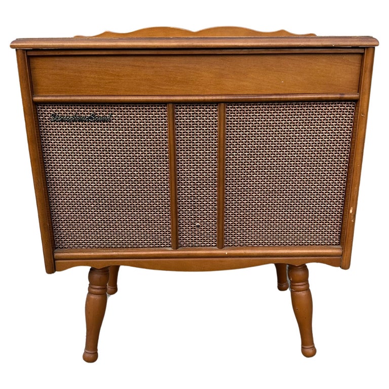 https://a.1stdibscdn.com/midcentury-modern-stereo-cabinet-with-turntable-radio-by-delmonico-nivico-jvc-for-sale/f_15462/f_365184321696803162435/f_36518432_1696803163648_bg_processed.jpg?width=768