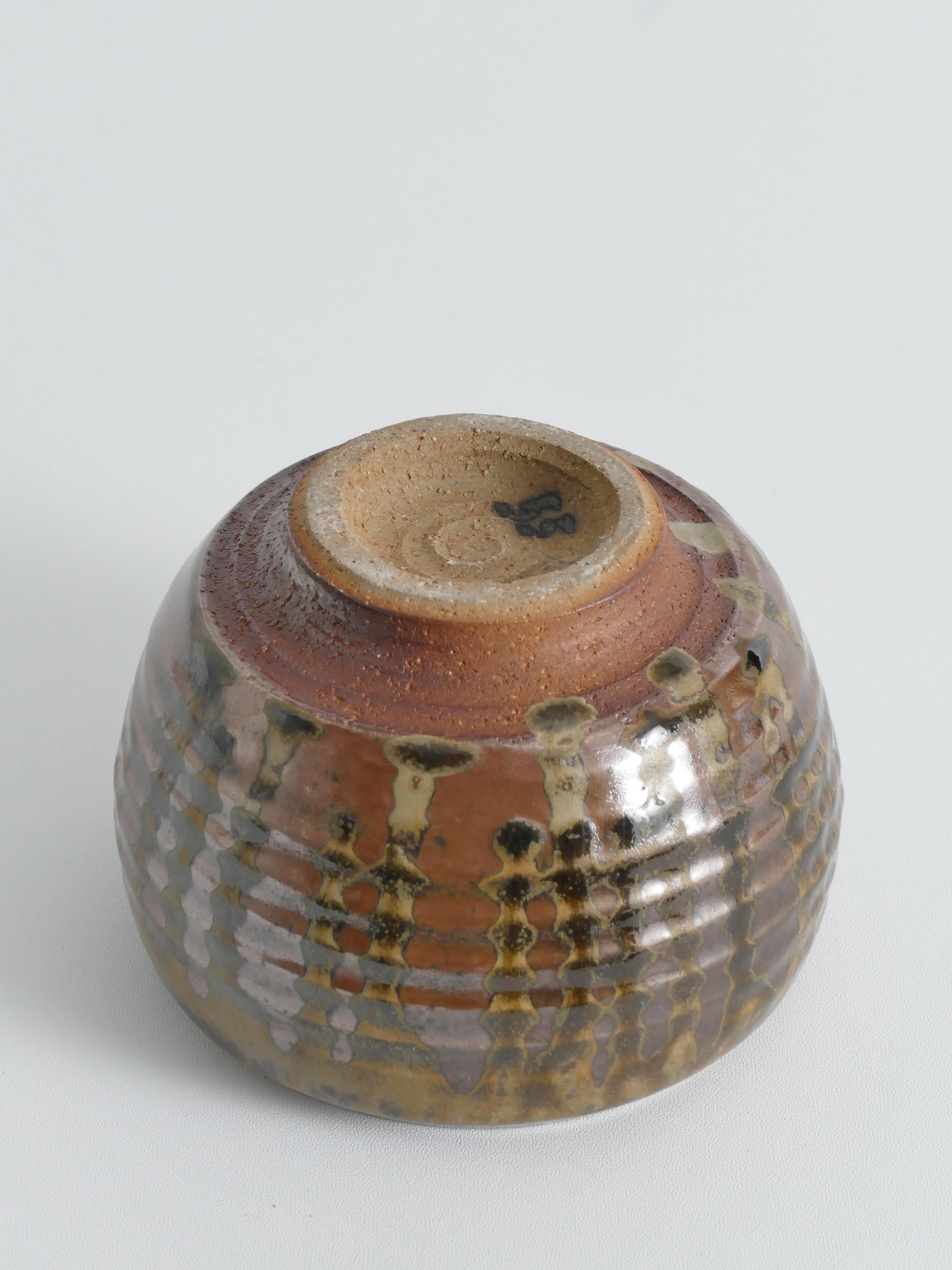 Smaltato Ciotola in gres della metà del secolo scorso con motivo a goccia nello stile di Margaret Rey in vendita