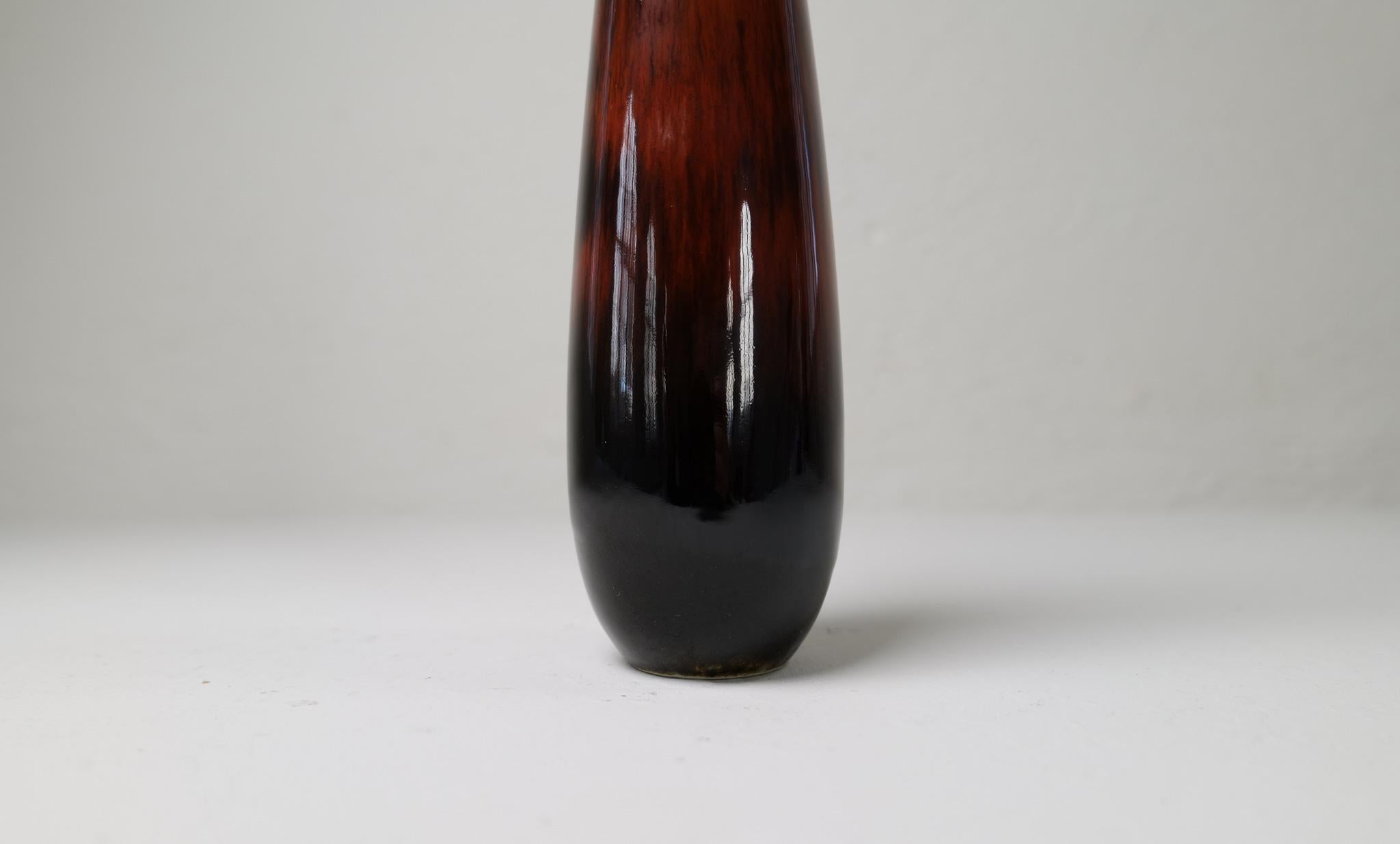 Moderne Steingutvase aus der Jahrhundertmitte Rörstrand Carl Harry Stålhane, Schweden, 1950er Jahre im Zustand „Gut“ im Angebot in Hillringsberg, SE