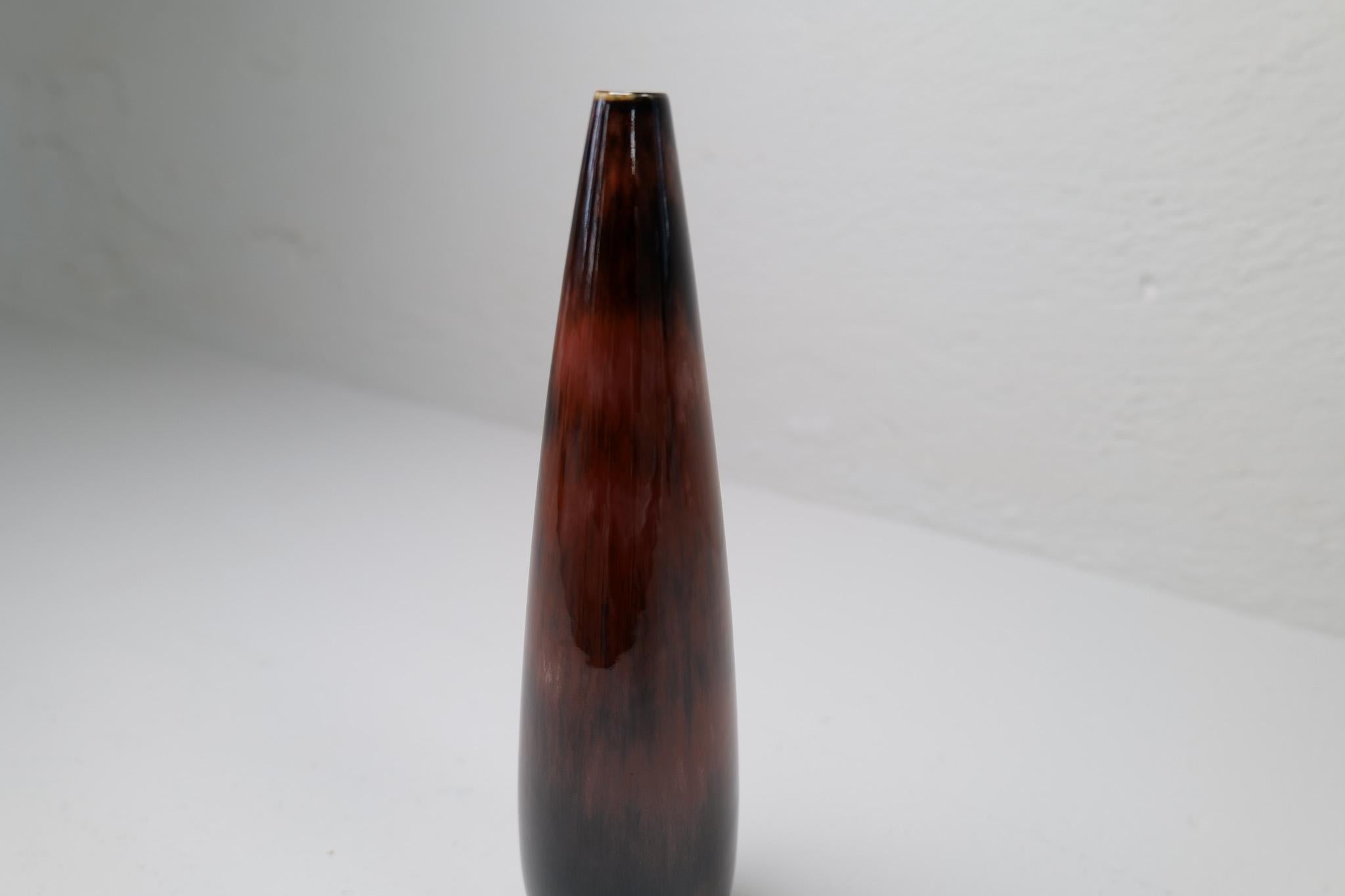Moderne Steingutvase aus der Jahrhundertmitte Rörstrand Carl Harry Stålhane, Schweden, 1950er Jahre (Mitte des 20. Jahrhunderts) im Angebot