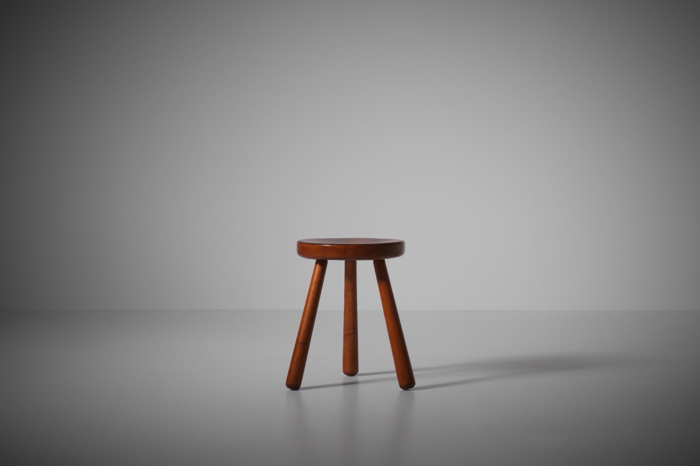 French Mid-Century Modern stool, 1960’s. Well proportioned design made of solid Pine with nice elegant curved lines and bulky legs. Made with attention and interesting details such as the finger joint connections. In good original condition with a