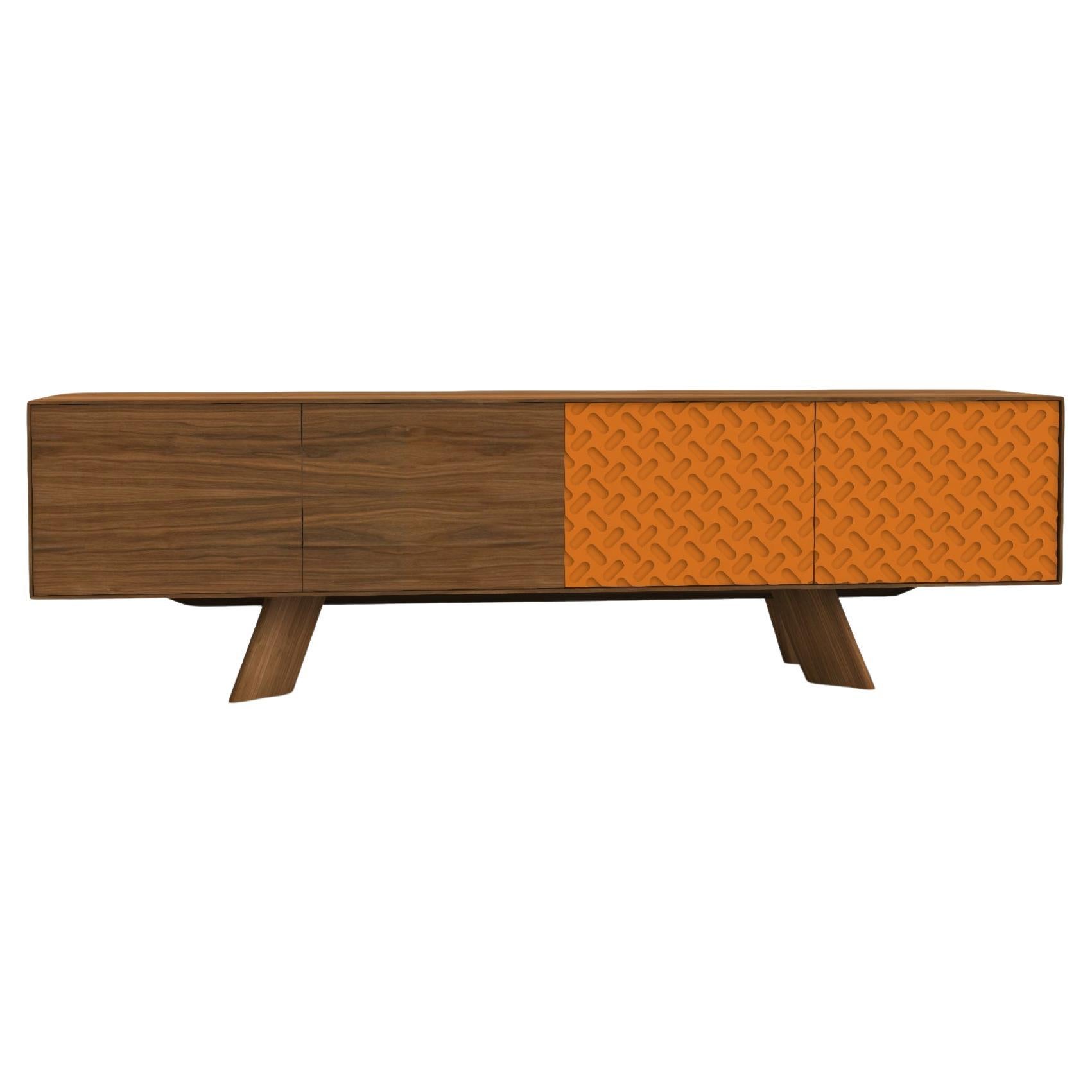 Credenza in stile moderno del Medioevo in noce e laccata arancione con motivi frontali in vendita