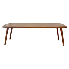 Mesa de centro Surfboard moderna de mediados de siglo en roble muy labrado