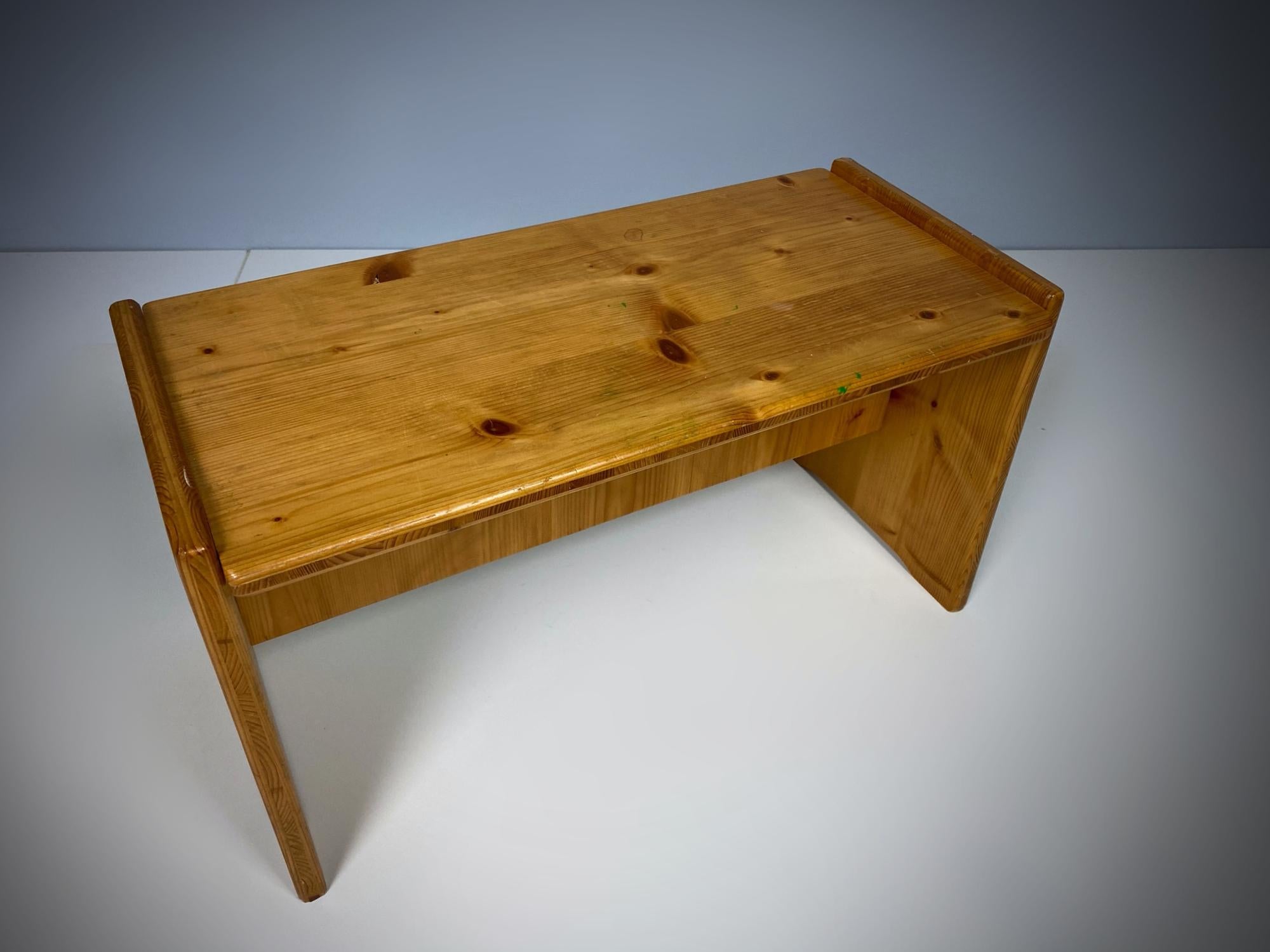Schwedischer Minimalismus-Hocker aus Kiefer, Mid-Century Modern, 1960er Jahre, Schweden (Handgefertigt) im Angebot