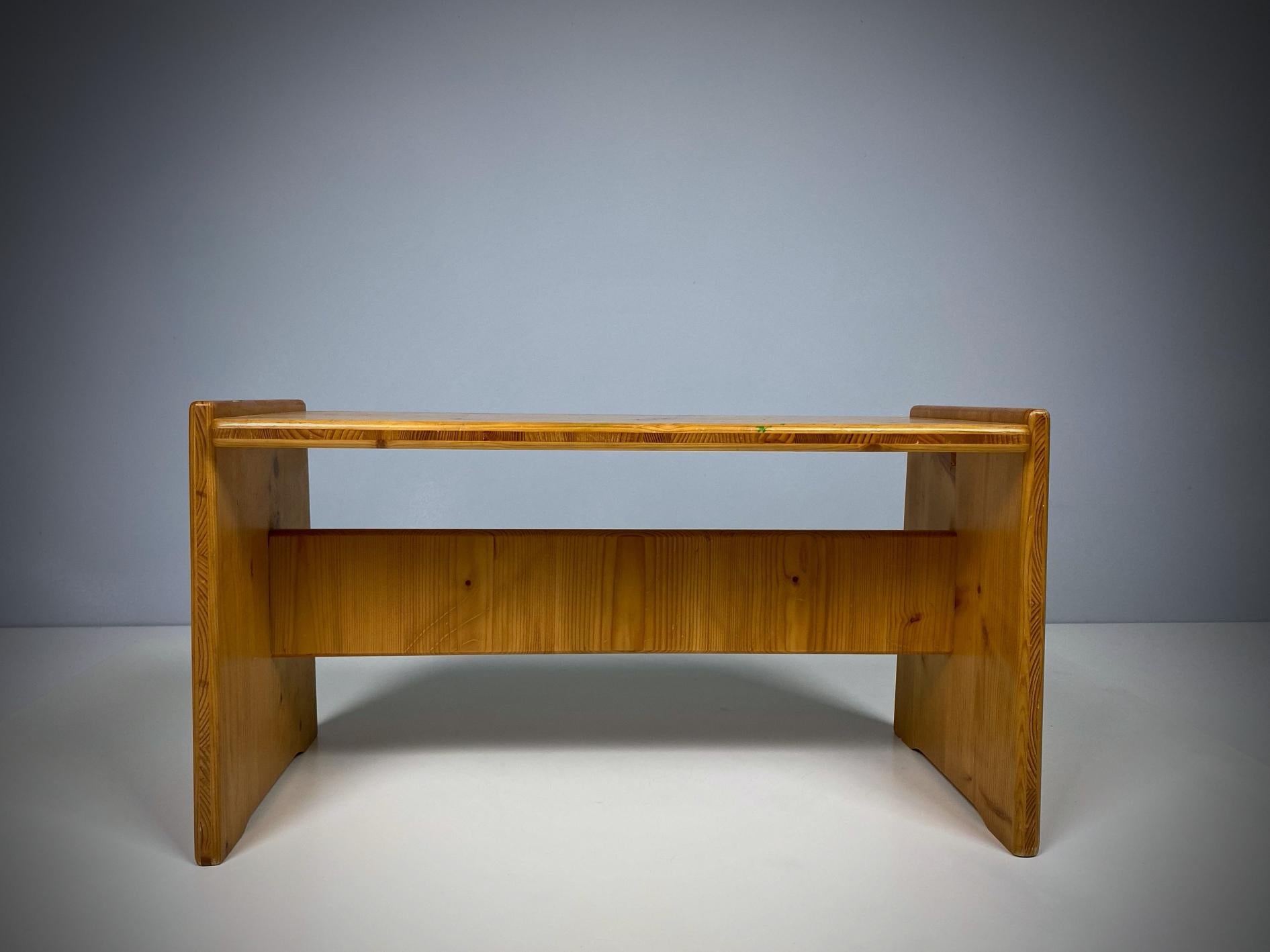 Schwedischer Minimalismus-Hocker aus Kiefer, Mid-Century Modern, 1960er Jahre, Schweden (20. Jahrhundert) im Angebot