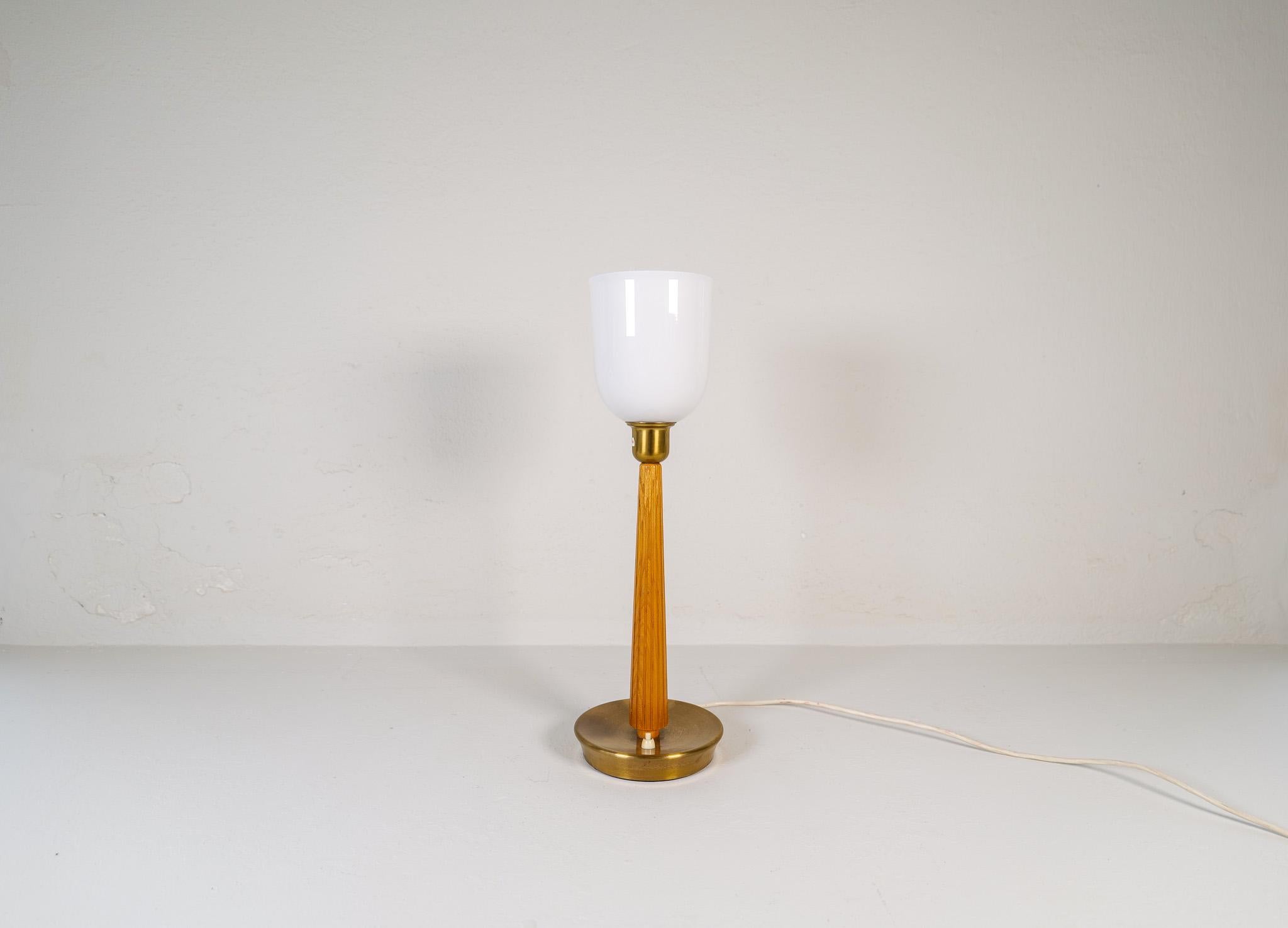 Mid-Century Modern Lampe de table moderne du milieu du siècle ASEA Hans Bergström, Suède, années 1950 en vente